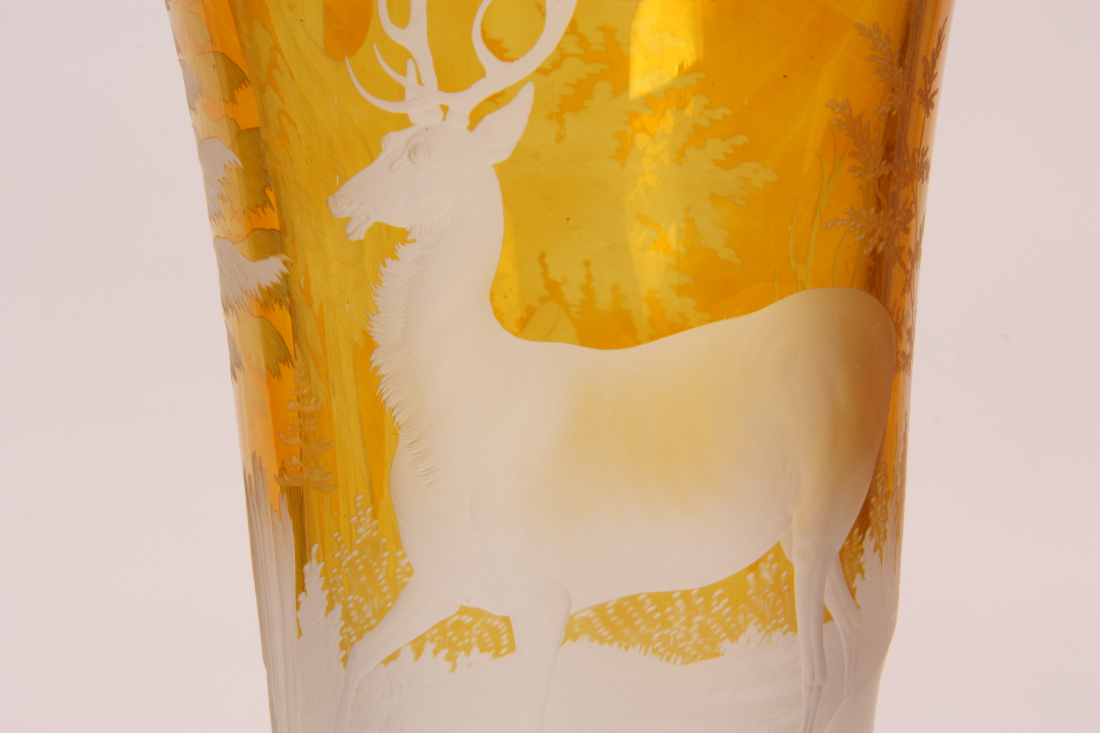 AN EARLY 20TH CENTURY AMBER COLOURED SLENDER SHAPED BOHEMIAN GLASS VASE with finely engraved - Image 6 of 6