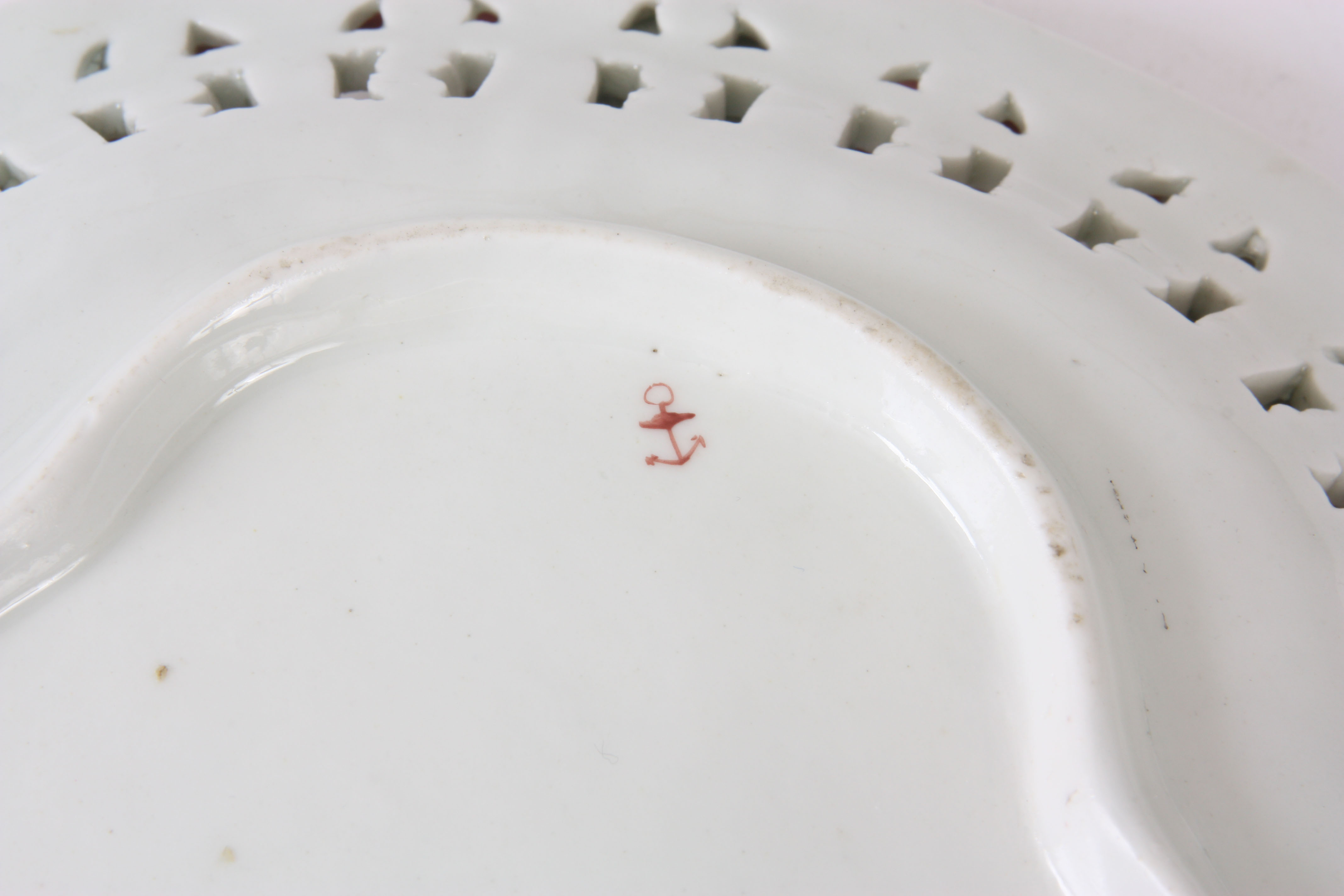 A PAIR OF LATE 18TH CENTURY FIRST PERIOD WORCESTER FACTORY PORCELAIN PIERCED DISHES - Image 4 of 7