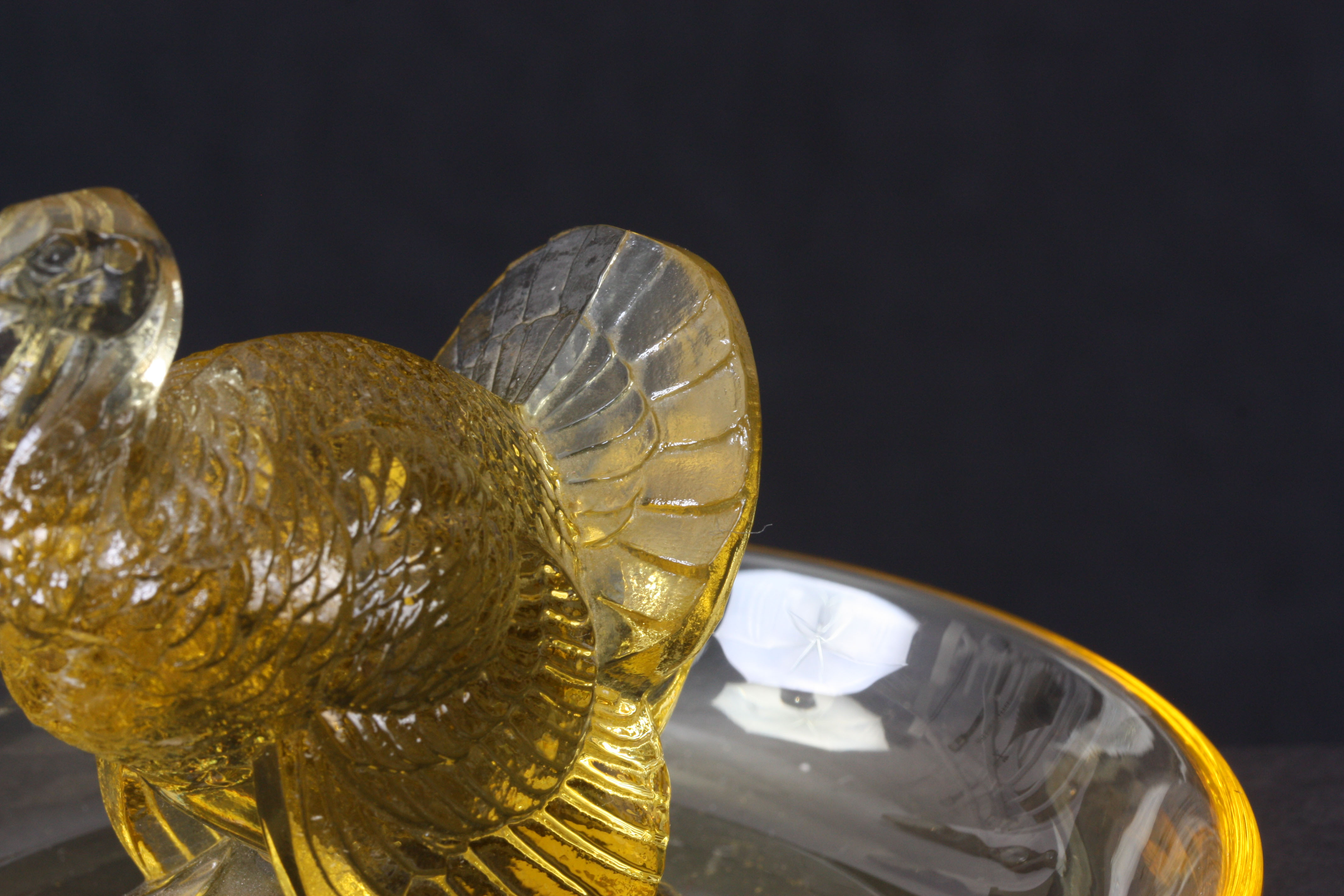 R. LALIQUE, AMBER COLOURED 'DINDON' CENDRIER modelled as a Turkey etched signature R. Lalique France - Image 4 of 5