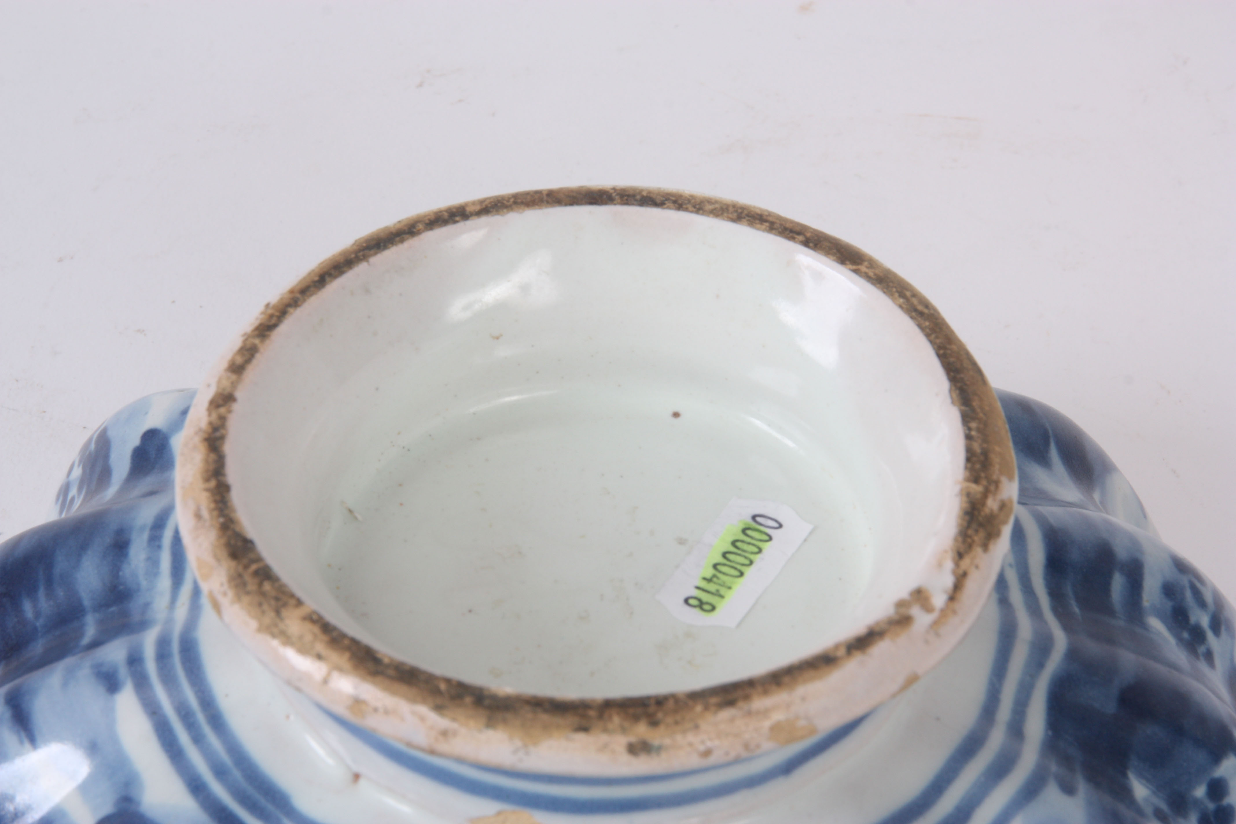 A 19TH CENTURY BLUE AND WHITE ITALIAN FAIENCE POTTERY  BOWL of reeded shaped form decorated with - Image 7 of 7