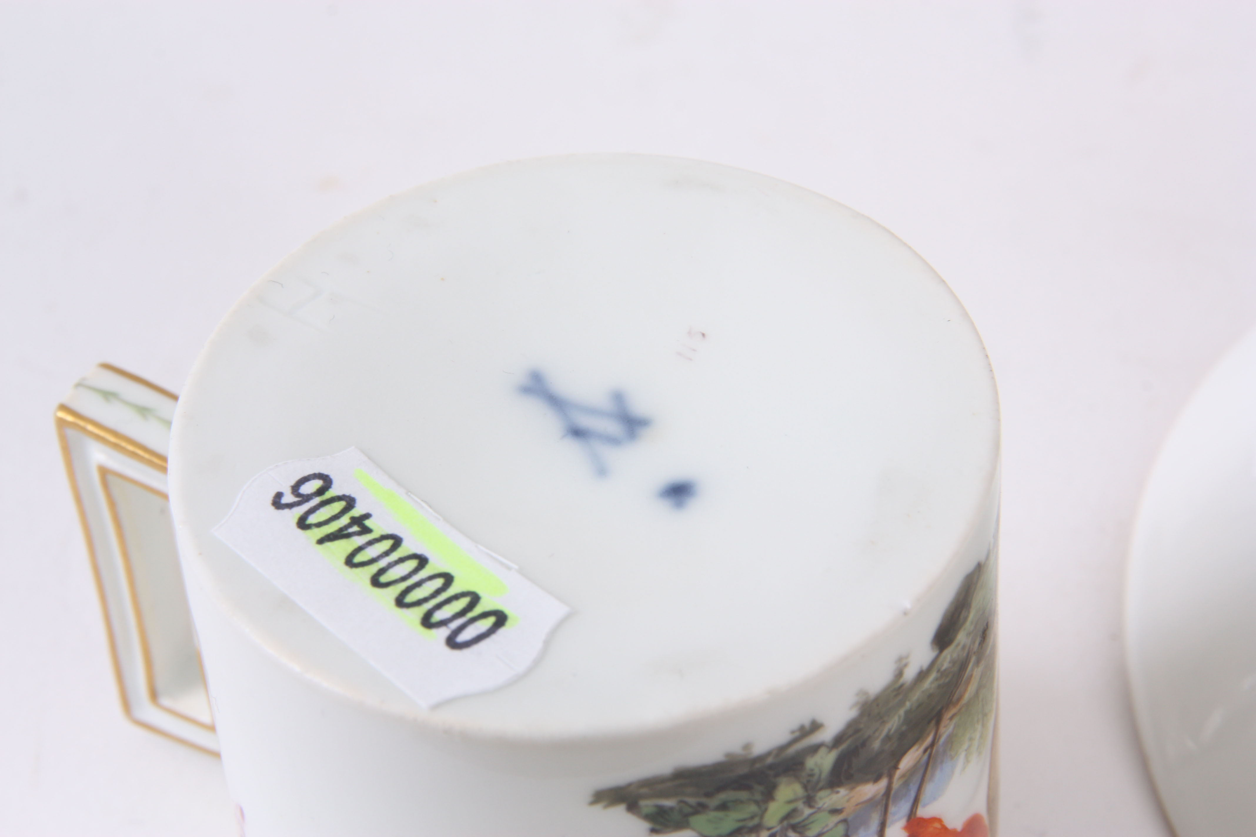 AN 18th CENTURY MEISSEN MARCOLINI PERIOD CABINET COFFEE CAN AND SAUCER finely decorated with cock - Image 5 of 5