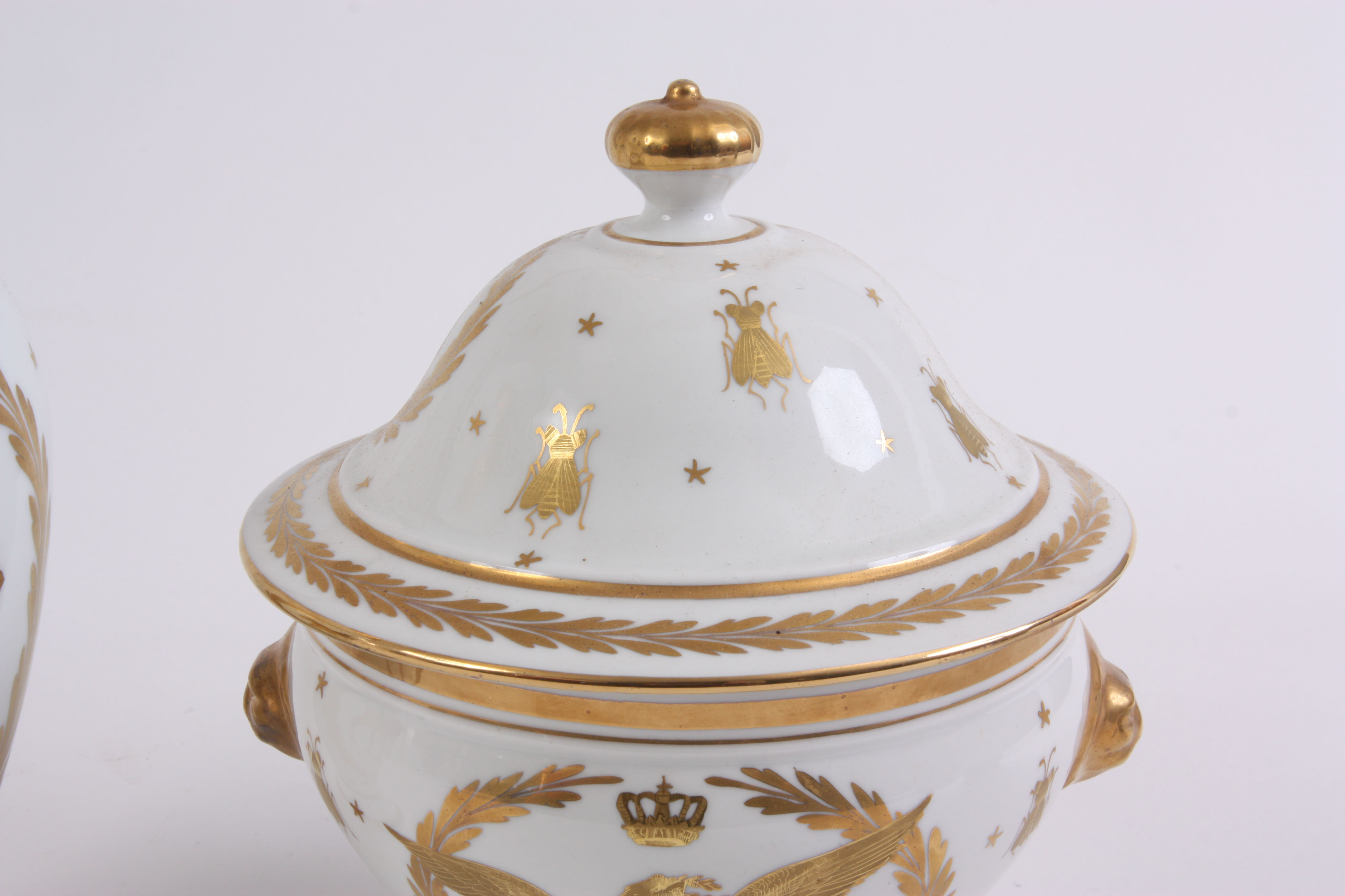 AN EARLY 20TH CENTURY WHITE PORCELAIN AND GILT LIMOGES JUG of baluster form decorated with - Image 5 of 7