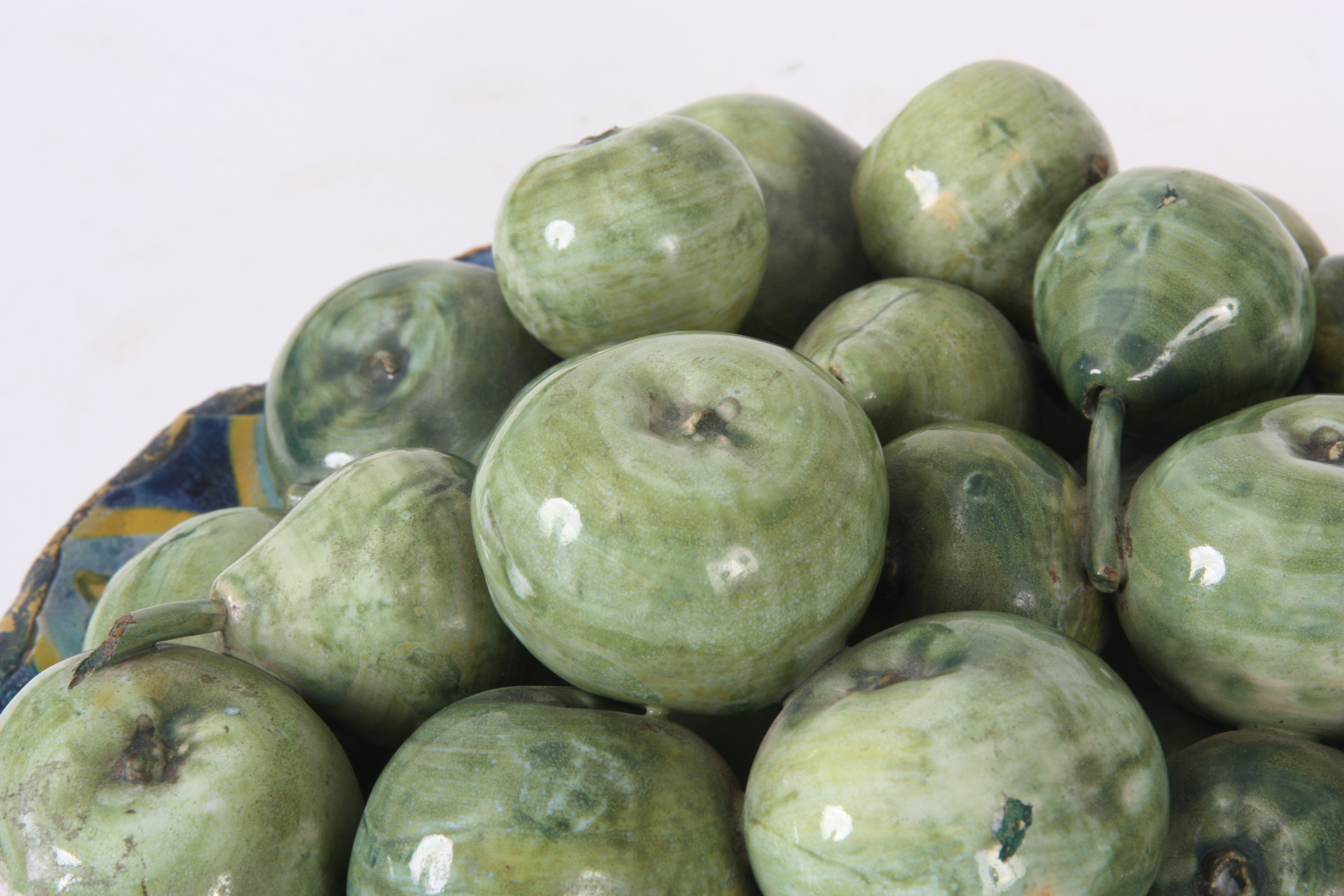 AN ANTIQUE ITALIAN MAJOLICA RELIEF MODELLED LIFELIKE PLATE OF FRUIT depicting Apples, Pears, and - Image 2 of 5