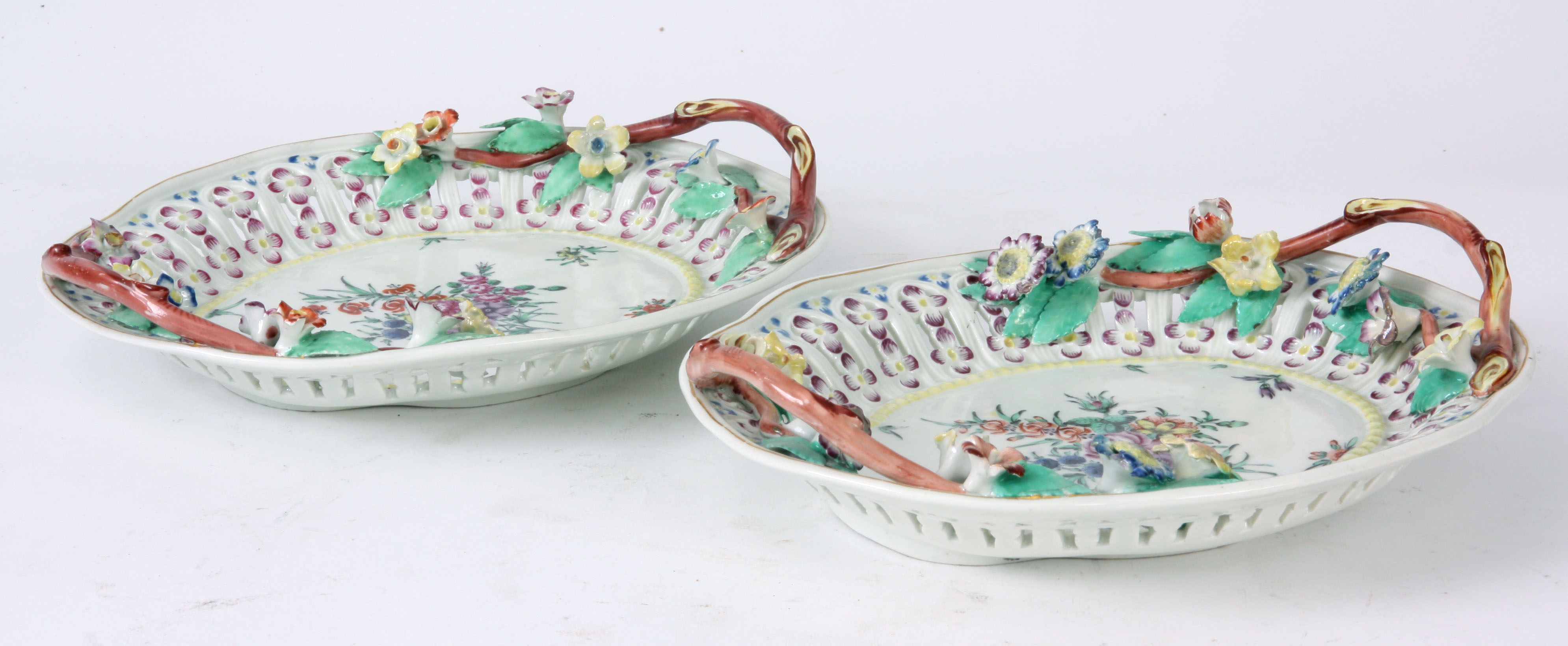 A PAIR OF LATE 18TH CENTURY FIRST PERIOD WORCESTER FACTORY PORCELAIN PIERCED DISHES