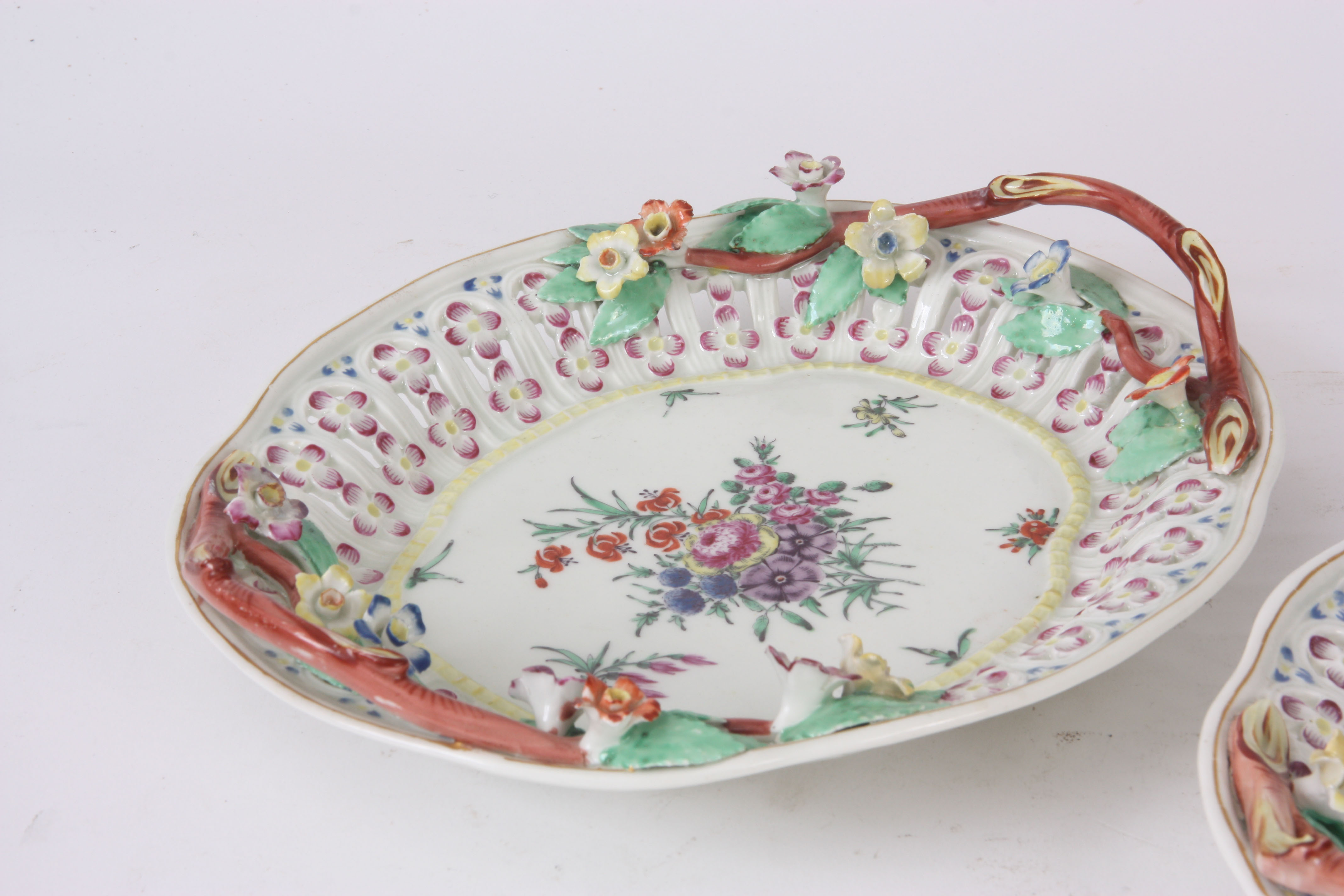 A PAIR OF LATE 18TH CENTURY FIRST PERIOD WORCESTER FACTORY PORCELAIN PIERCED DISHES - Image 3 of 7