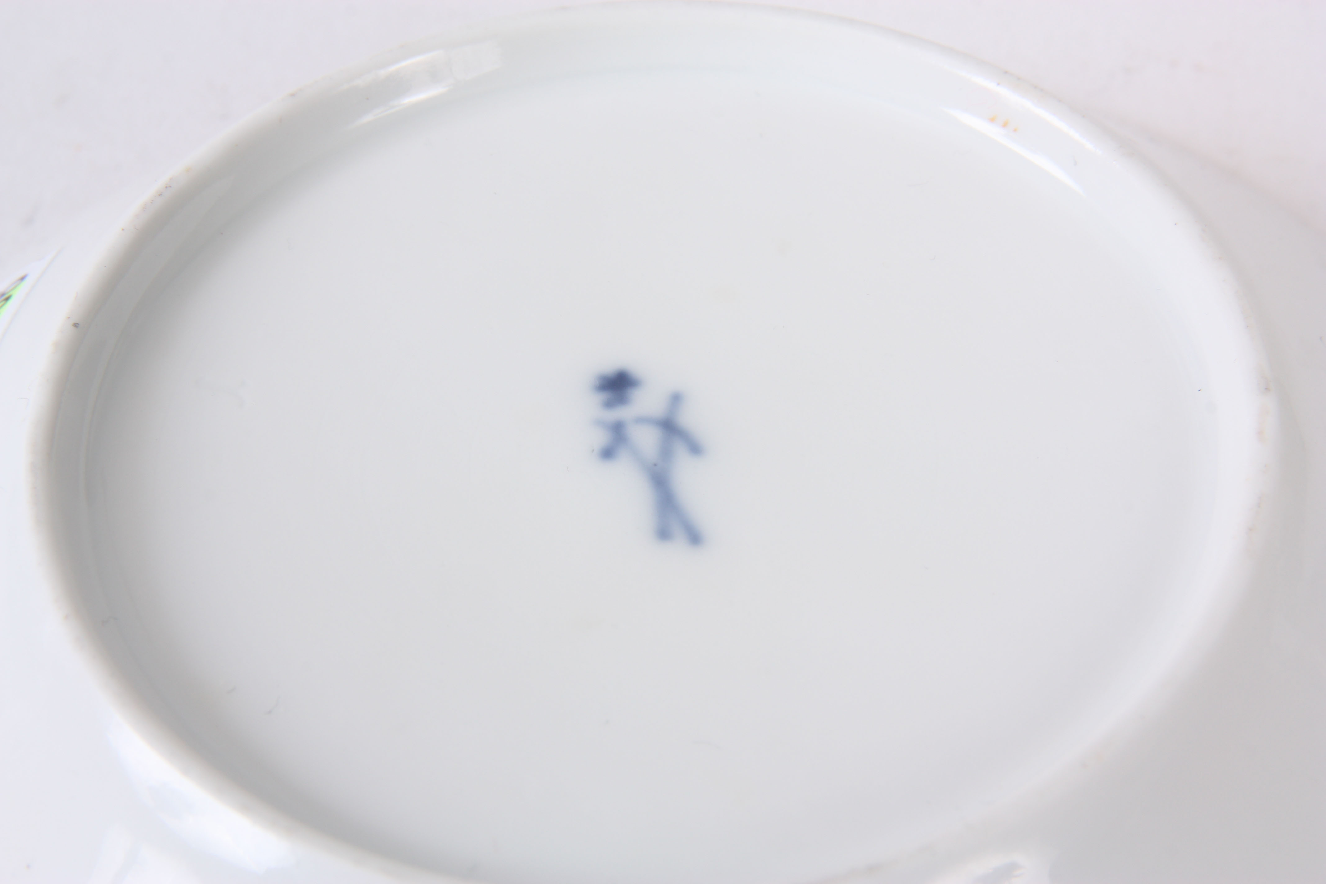 AN 18th CENTURY MEISSEN MARCOLINI PERIOD CABINET COFFEE CAN AND SAUCER finely decorated with cock - Image 4 of 5