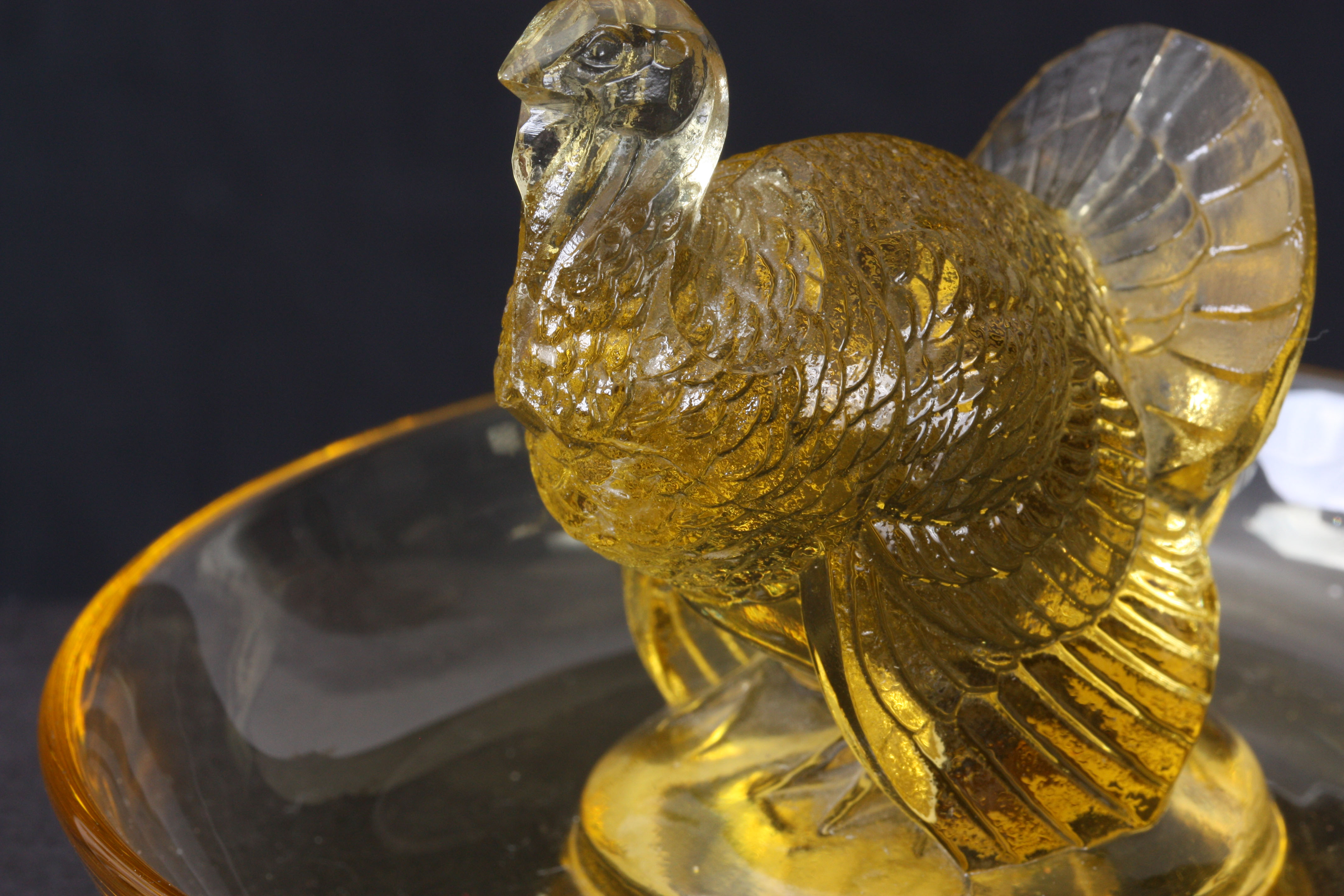 R. LALIQUE, AMBER COLOURED 'DINDON' CENDRIER modelled as a Turkey etched signature R. Lalique France - Image 3 of 5