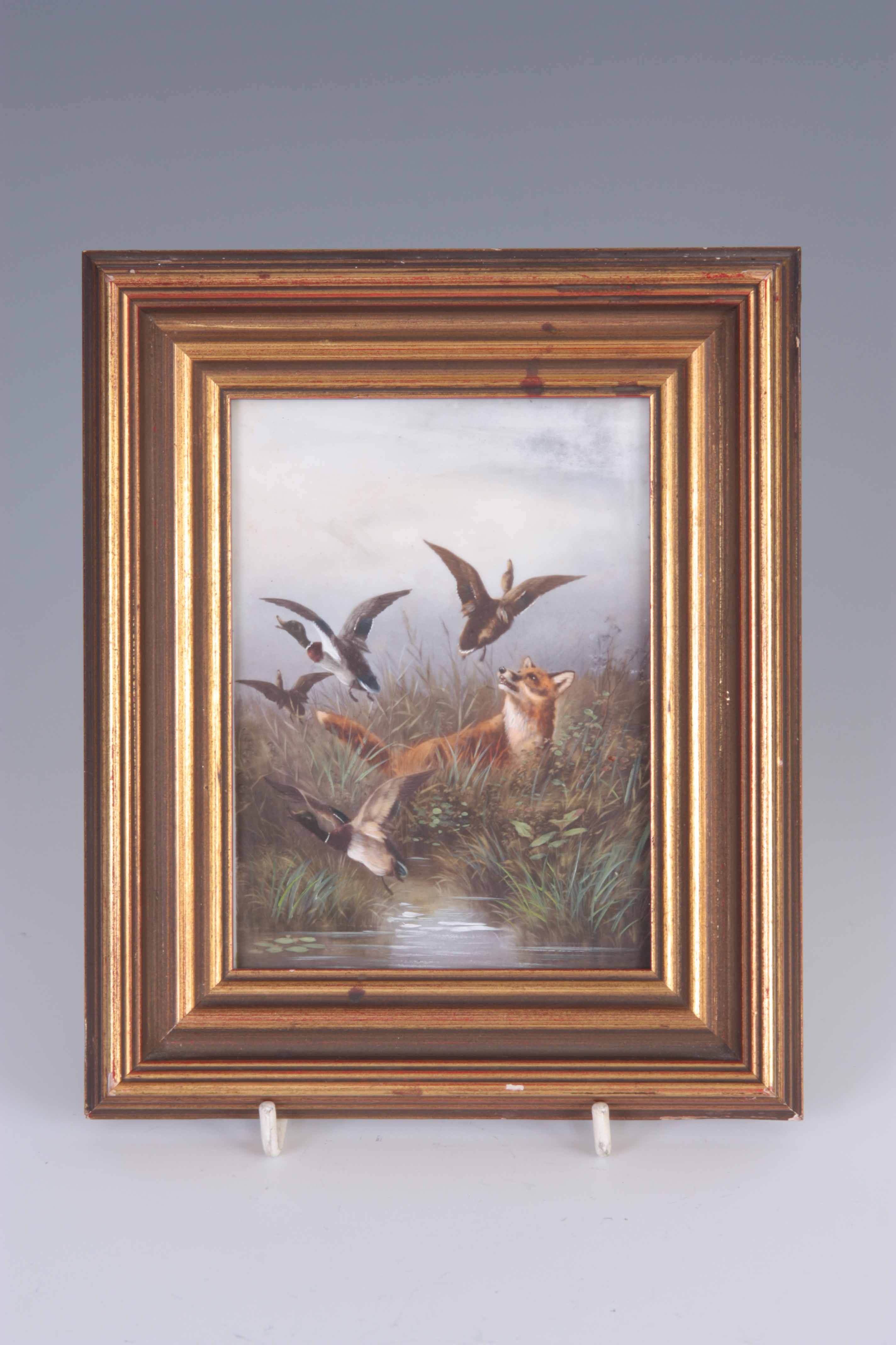 AN EARLY 20th CENTURY HAND PAINTED PORCELAIN PLAQUE of a fox startling ducks off a pond 14.5cm - Image 2 of 7