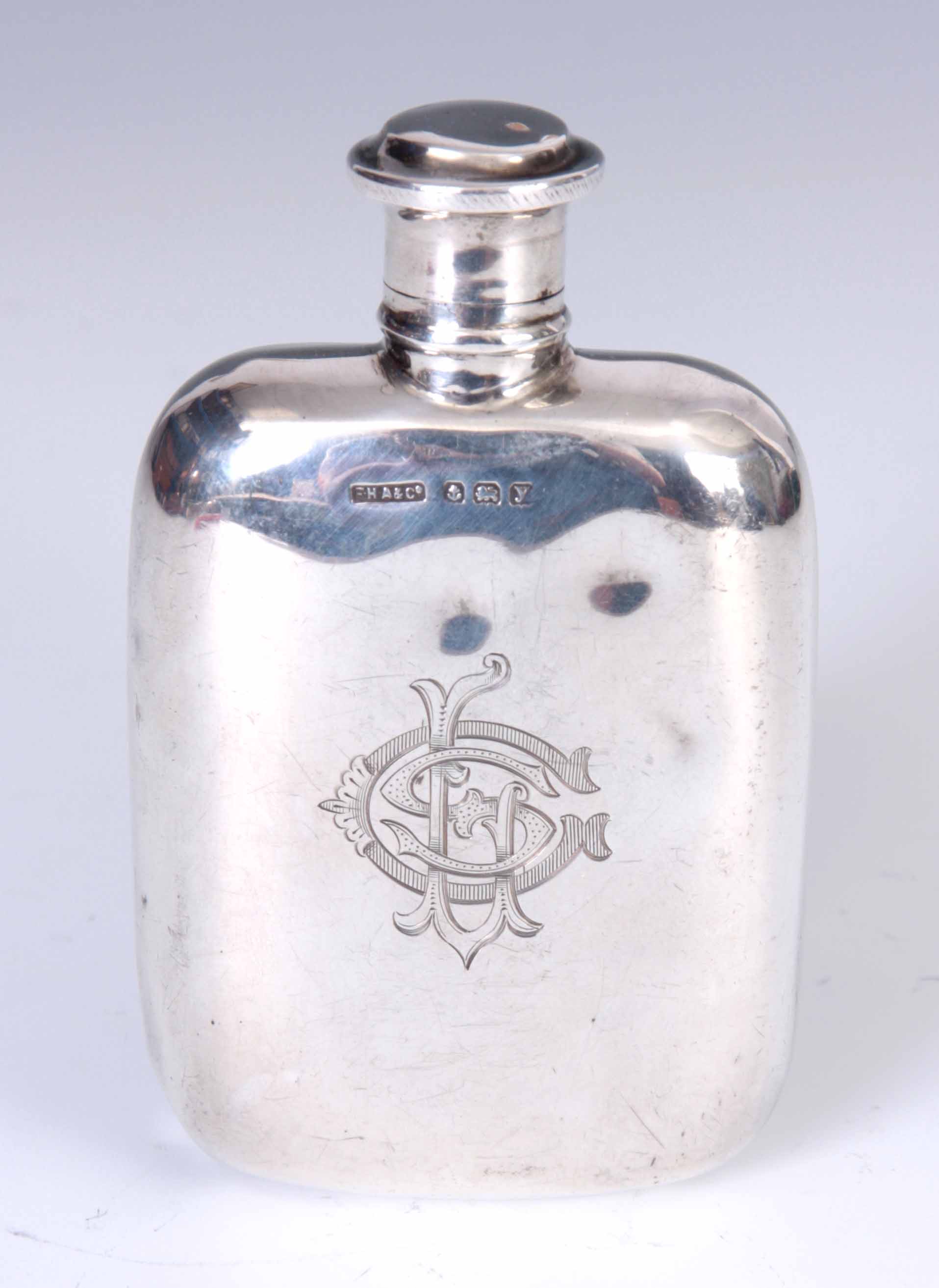 A GEORGE V SMALL SILVER HIP FLASK of rectangular slightly bowed form with screw on top and