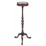 A FINE GEORGE III MAHOGANY CANDLE STAND with baluster turned gallery top above a ring turned bulbous