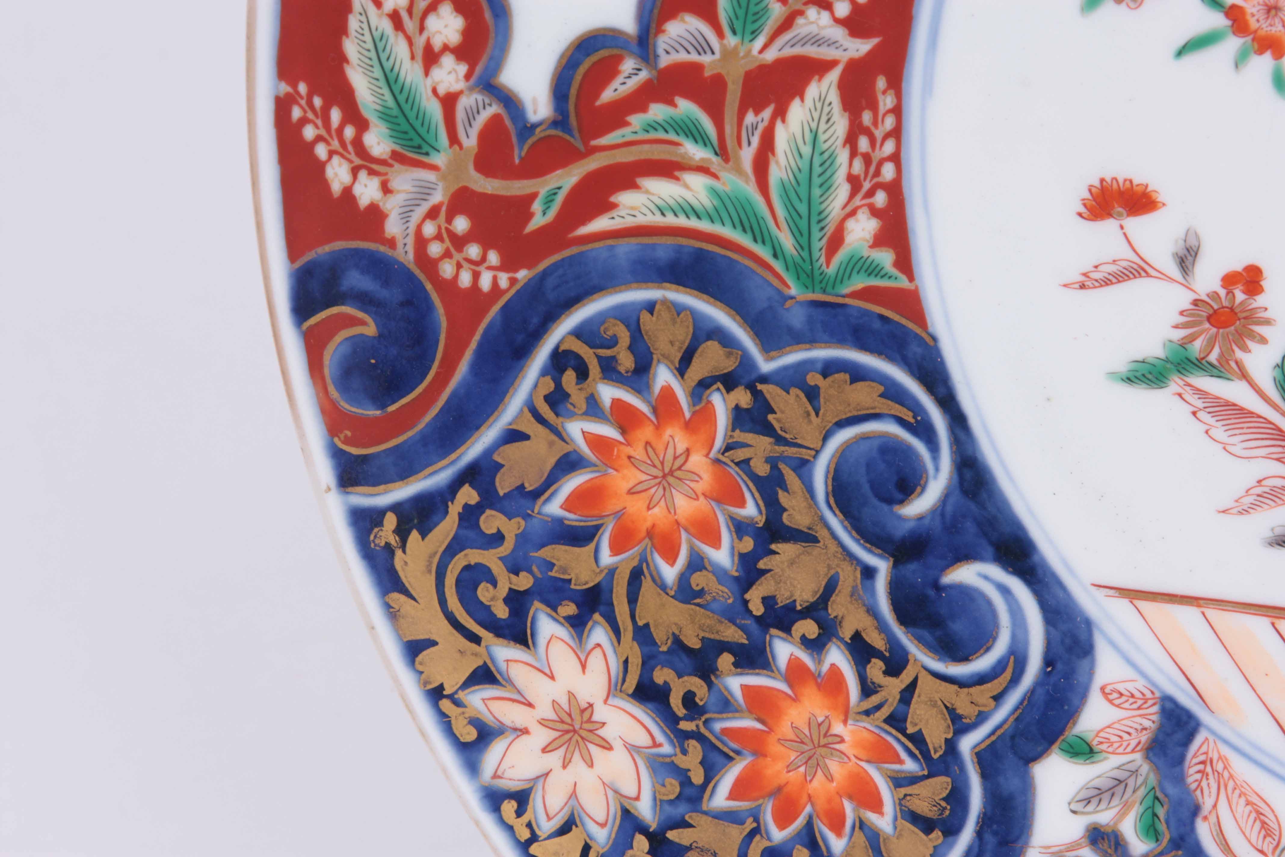 A 19th CENTURY CHINESE IMARI PORCELAIN CHARGER with six character mark 40cm diameter. - Image 4 of 9
