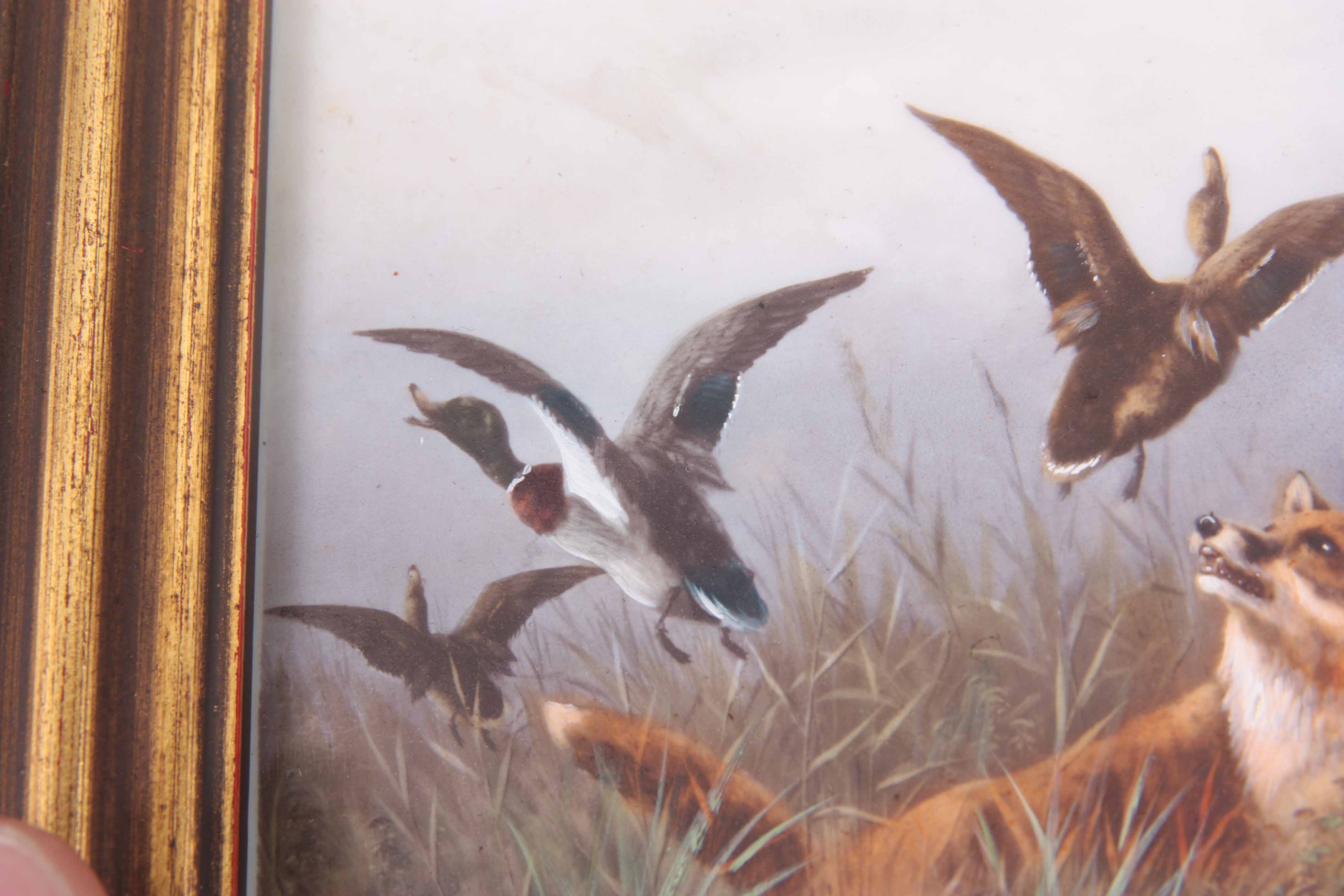 AN EARLY 20th CENTURY HAND PAINTED PORCELAIN PLAQUE of a fox startling ducks off a pond 14.5cm - Image 5 of 7