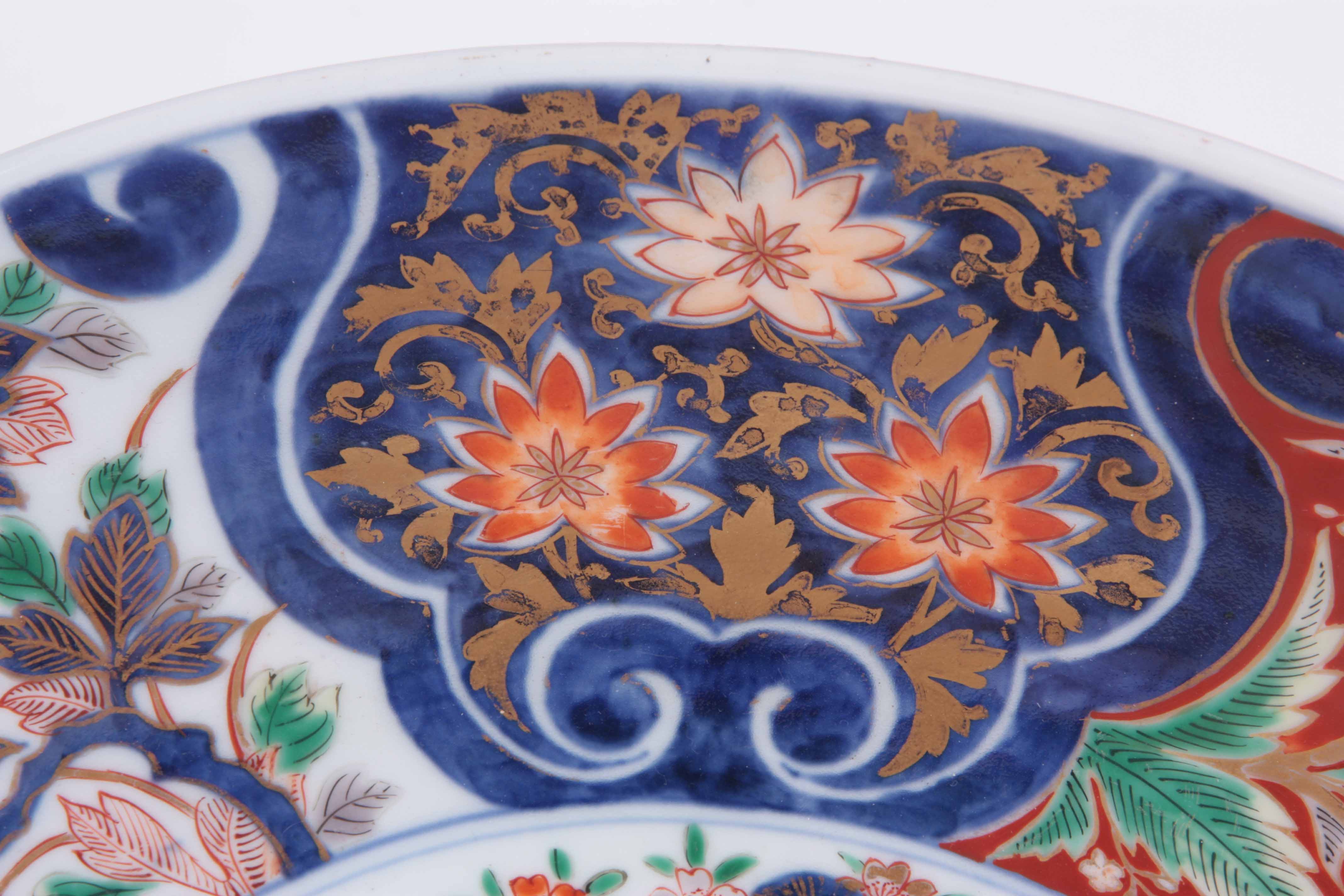 A 19th CENTURY CHINESE IMARI PORCELAIN CHARGER with six character mark 40cm diameter. - Image 2 of 9