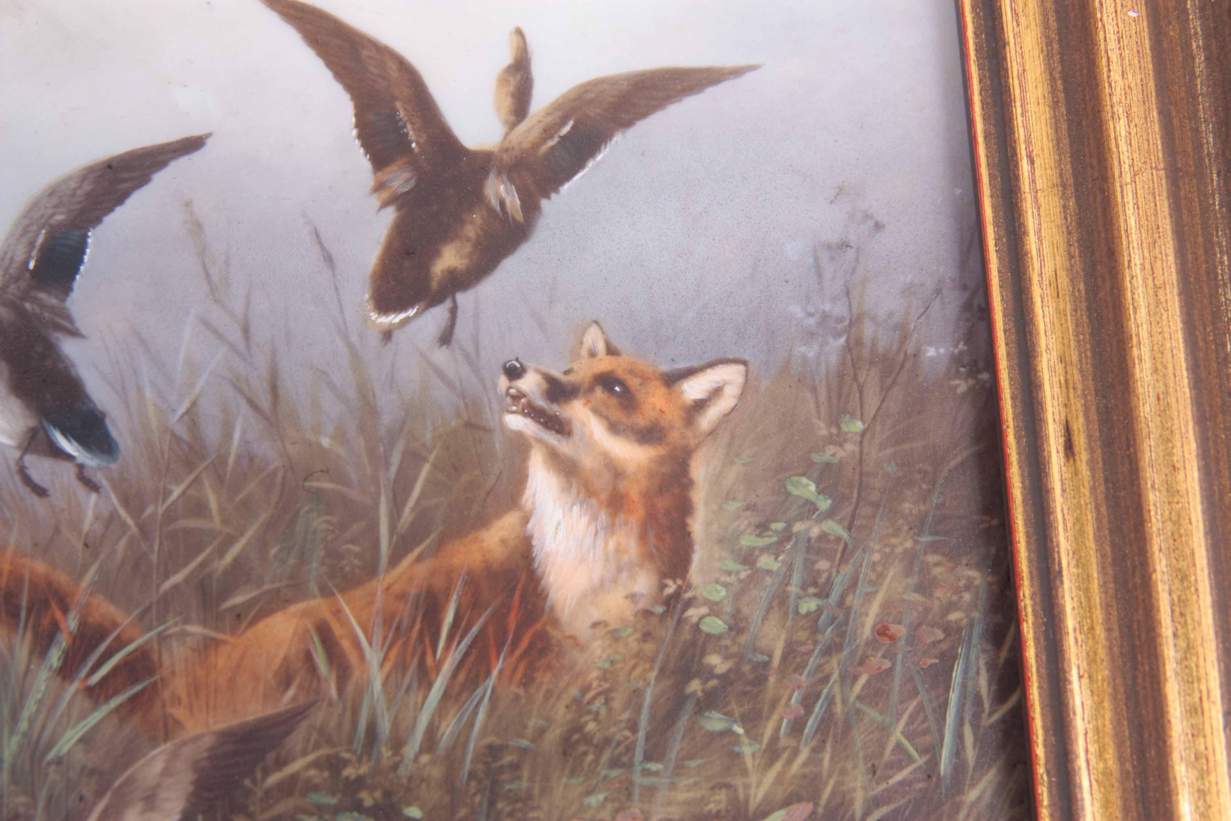 AN EARLY 20th CENTURY HAND PAINTED PORCELAIN PLAQUE of a fox startling ducks off a pond 14.5cm - Image 3 of 7