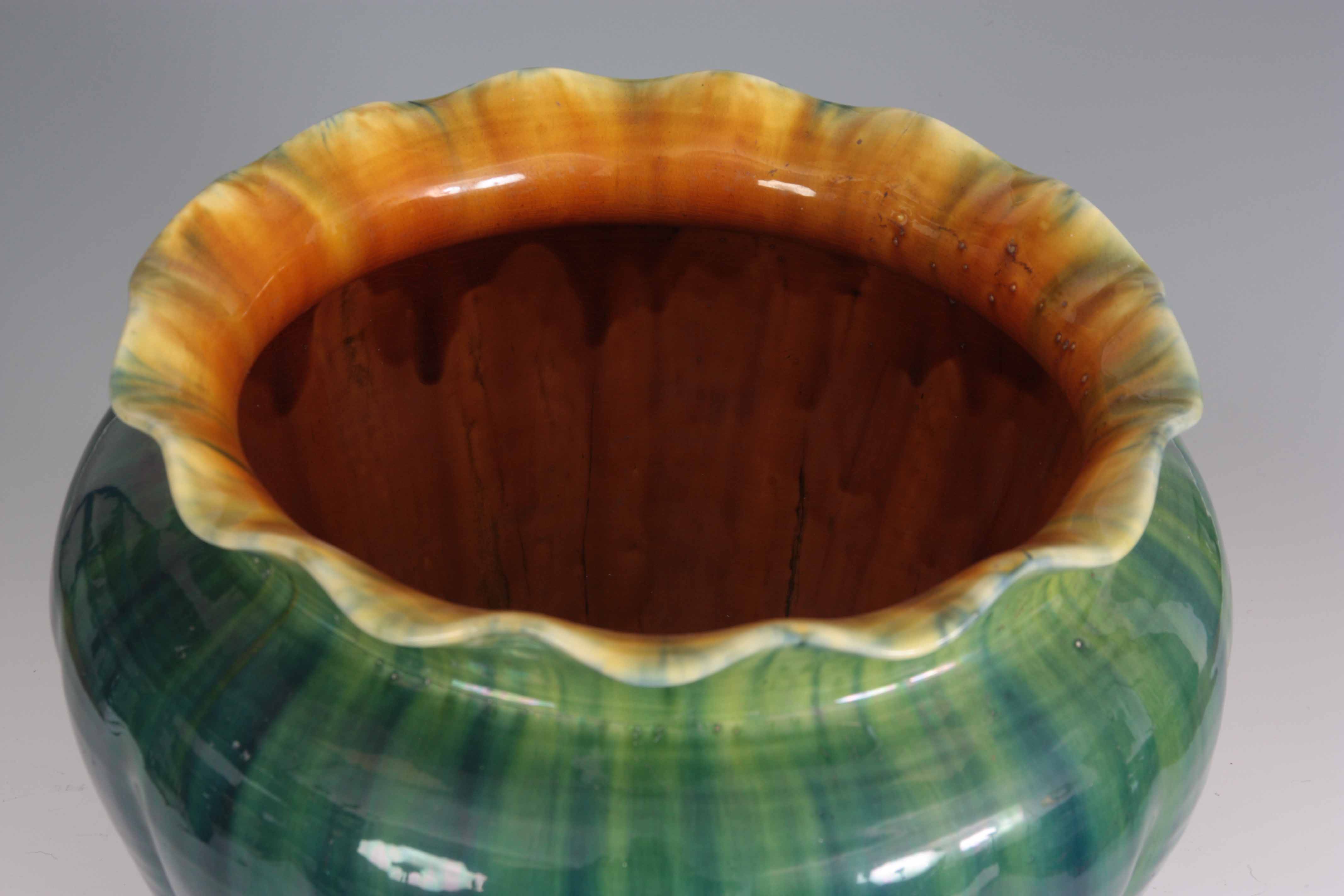 A LARGE EARLY 20th CENTURY LINTHORPE POTTERY JARDINIÈRE with green and orange glaze, ribbed body and - Image 2 of 3