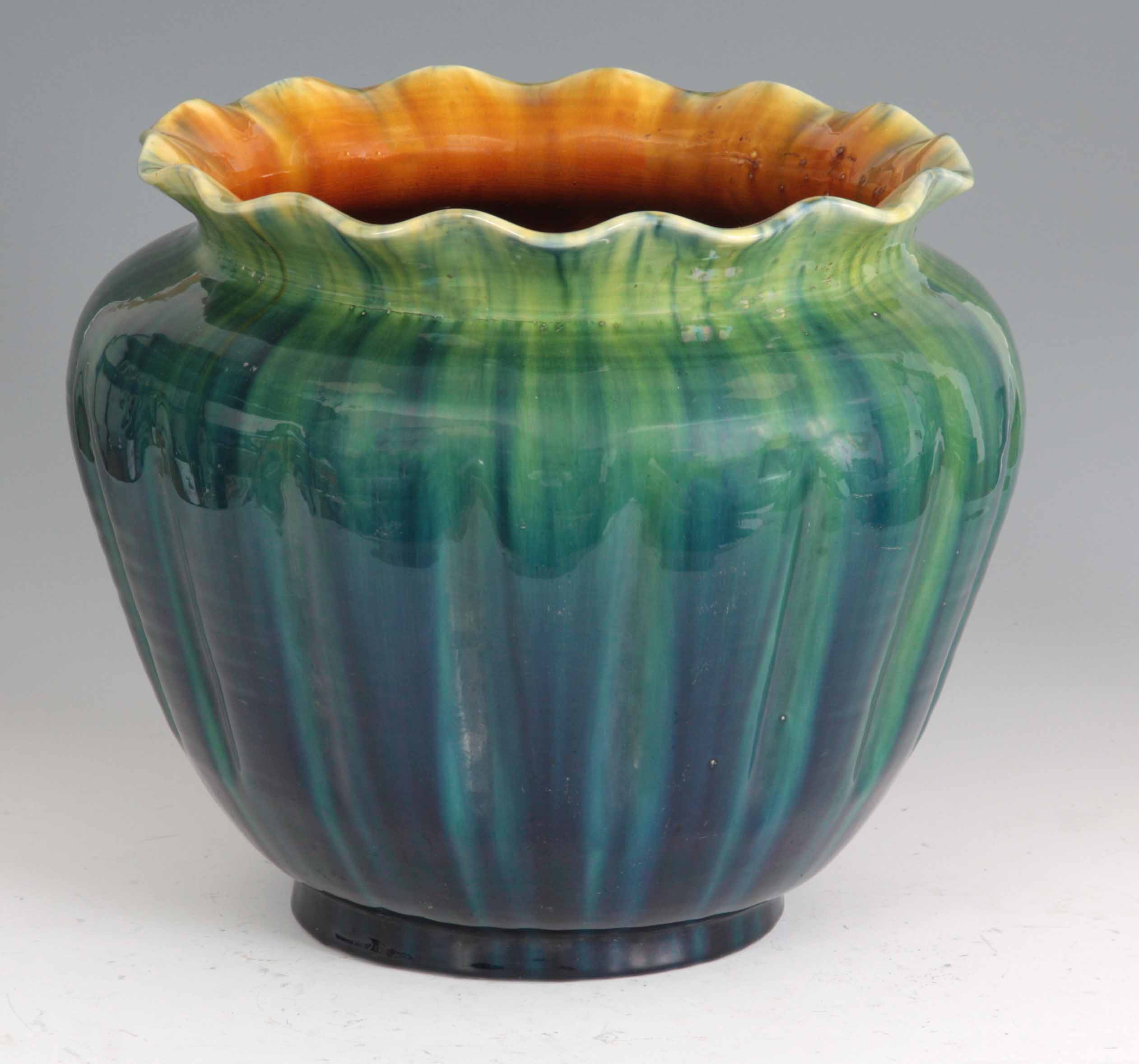 A LARGE EARLY 20th CENTURY LINTHORPE POTTERY JARDINIÈRE with green and orange glaze, ribbed body and