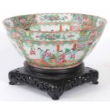 AN 18TH CENTURY PORCELAIN CANTONESE BOWL ON STAND brightly decorated with floral borders surrounding