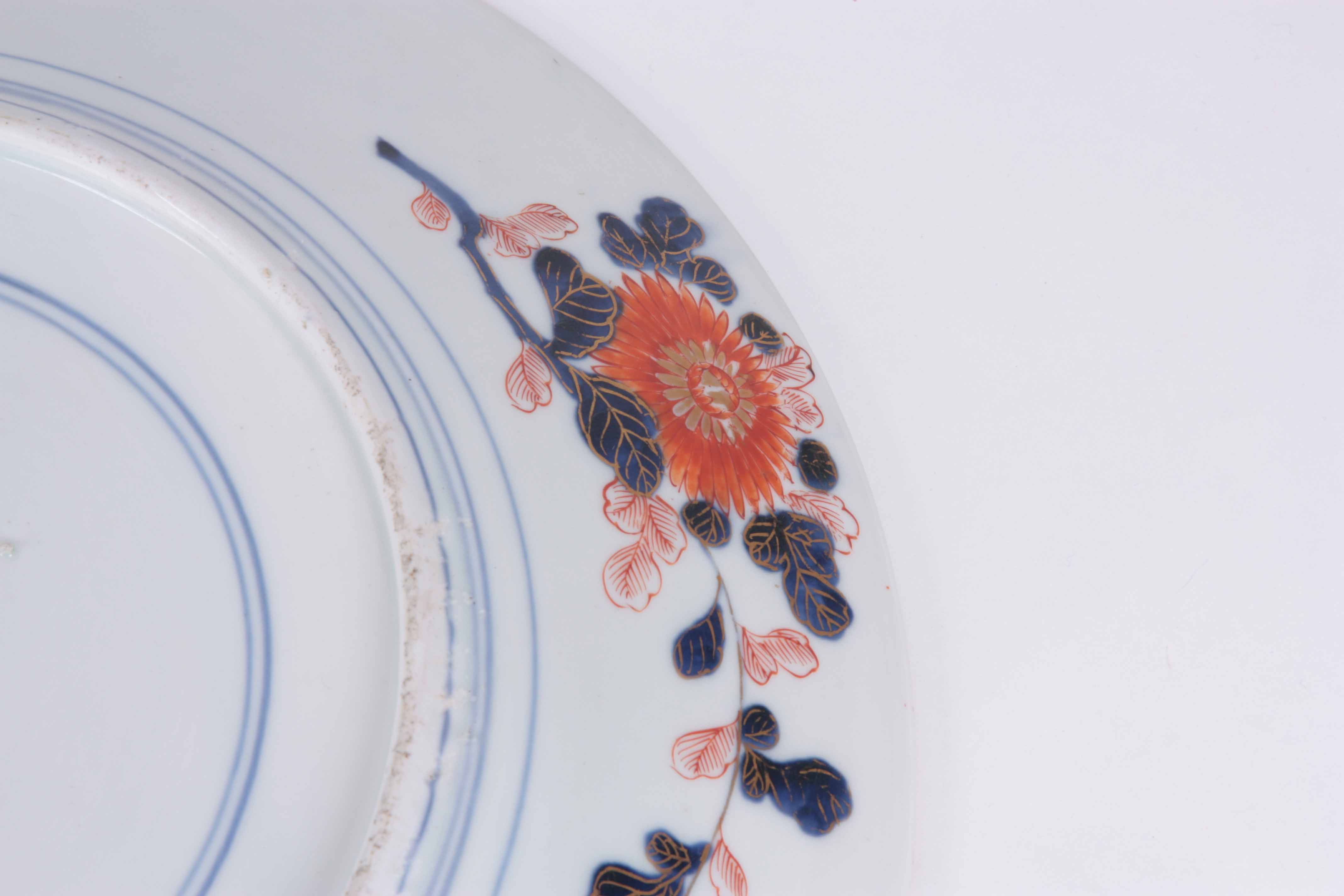 A 19th CENTURY CHINESE IMARI PORCELAIN CHARGER with six character mark 40cm diameter. - Image 7 of 9