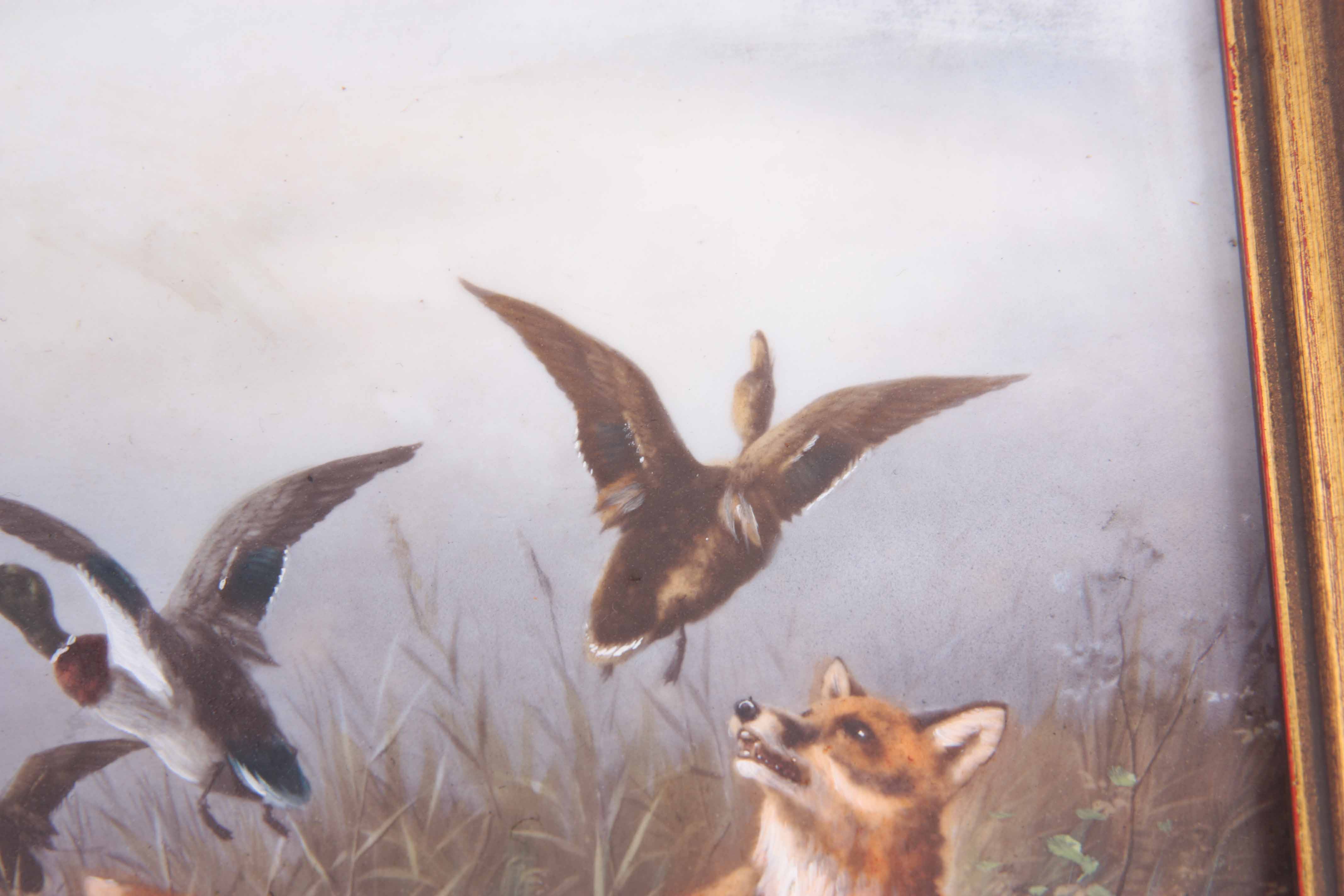 AN EARLY 20th CENTURY HAND PAINTED PORCELAIN PLAQUE of a fox startling ducks off a pond 14.5cm - Image 4 of 7
