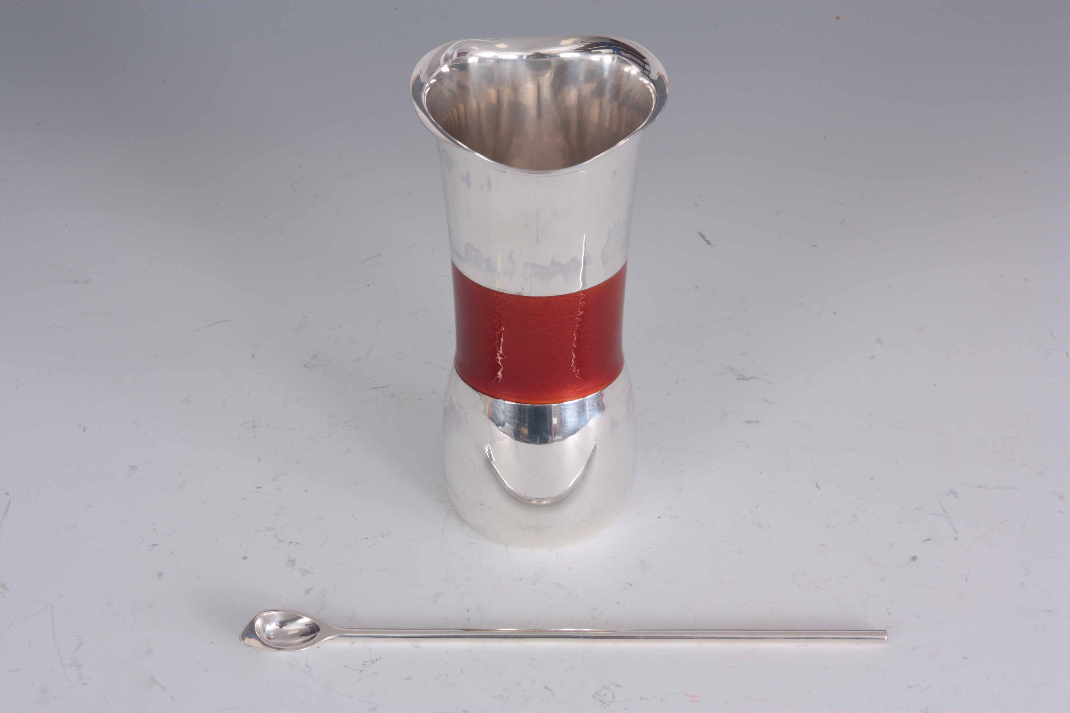A STYLISH JACOB TOSTRUP NORWEGIAN STERLING SILVER AND ENAMEL COCKTAIL SHAKER AND STIRRER Circa - Image 3 of 6