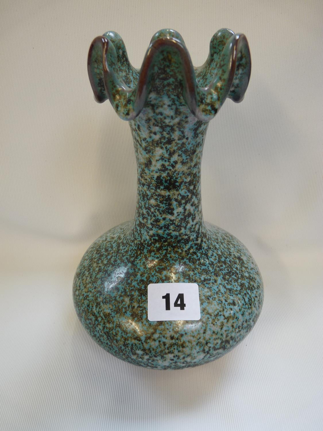 Chinese Green mottled & Flambe vase with 4 character mark, 21.5cm in Height