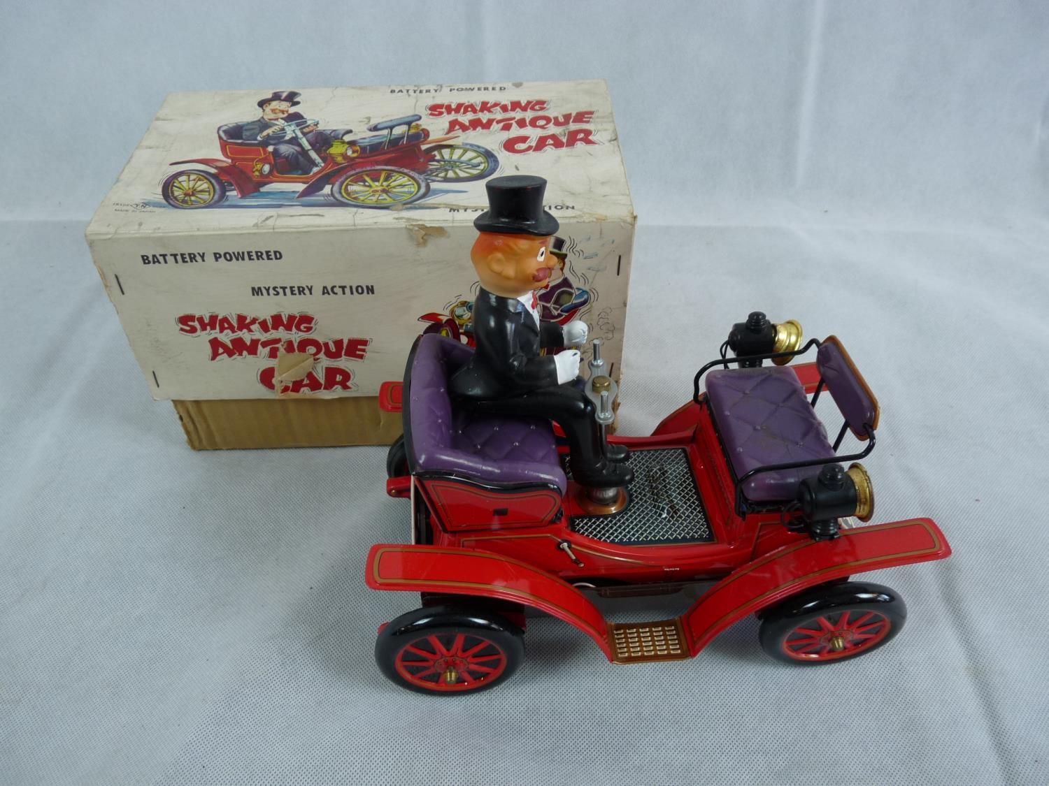 Boxed Battery Powered Shaking Antique Car in Very good Condition
