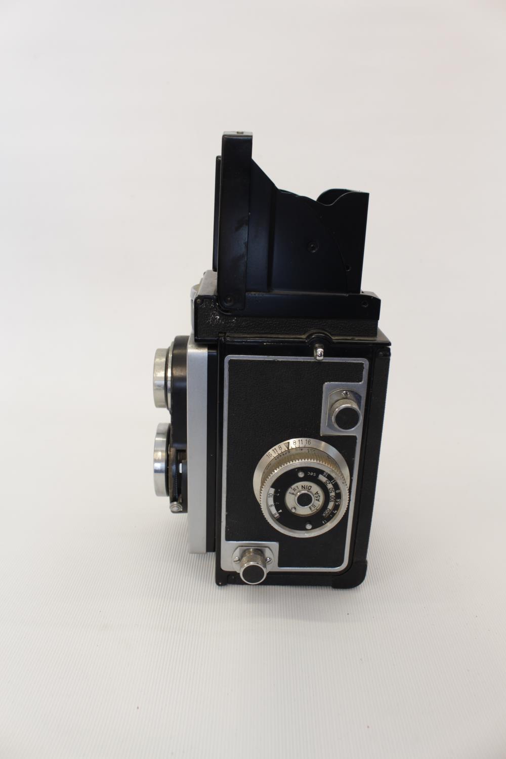 Zeiss Ikon Ikoflex twin reflex camera with brown leather fitted case marked 1249/16 - Image 3 of 5