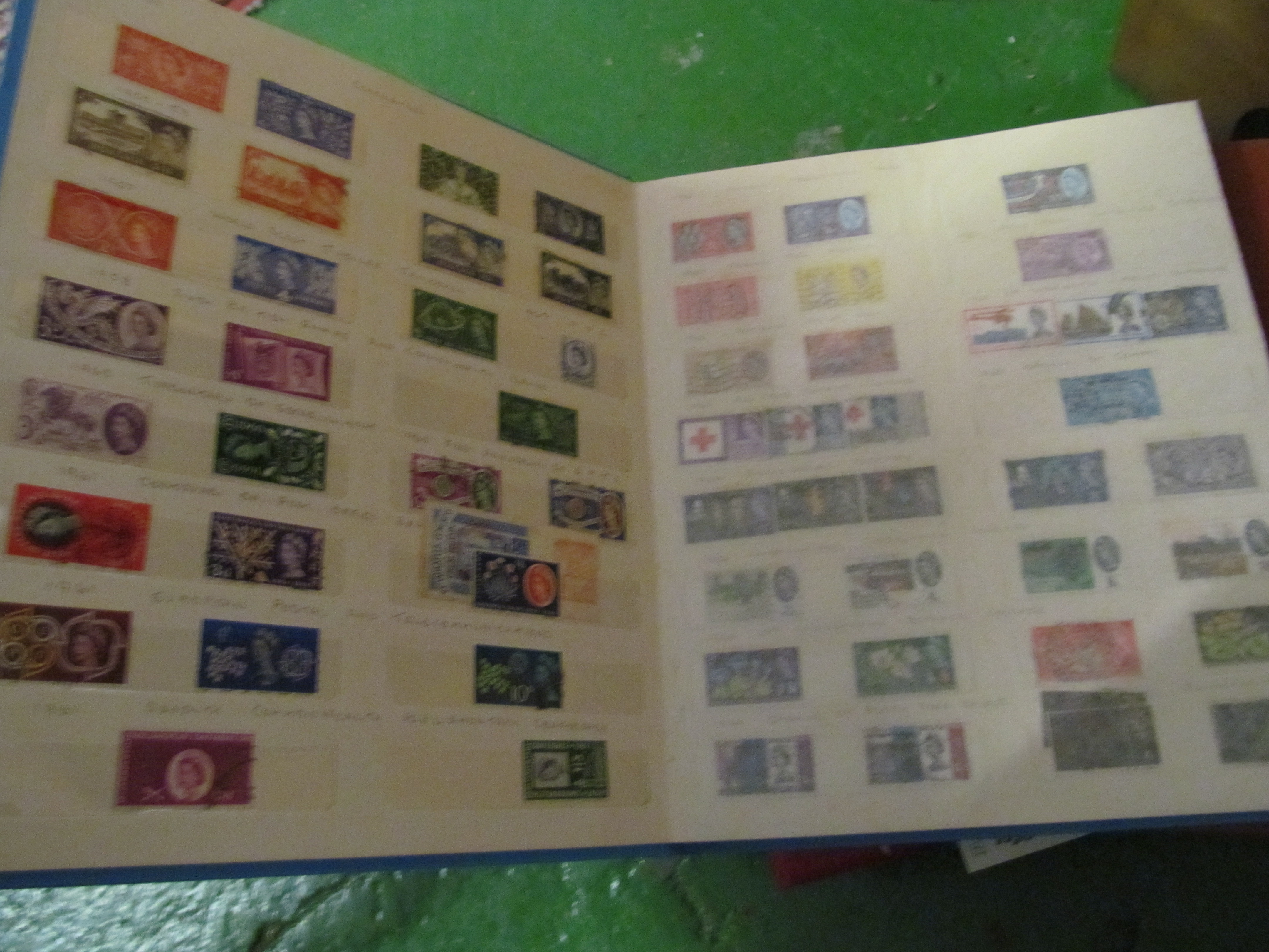 Five Great Britain stamp albums - Bild 9 aus 9