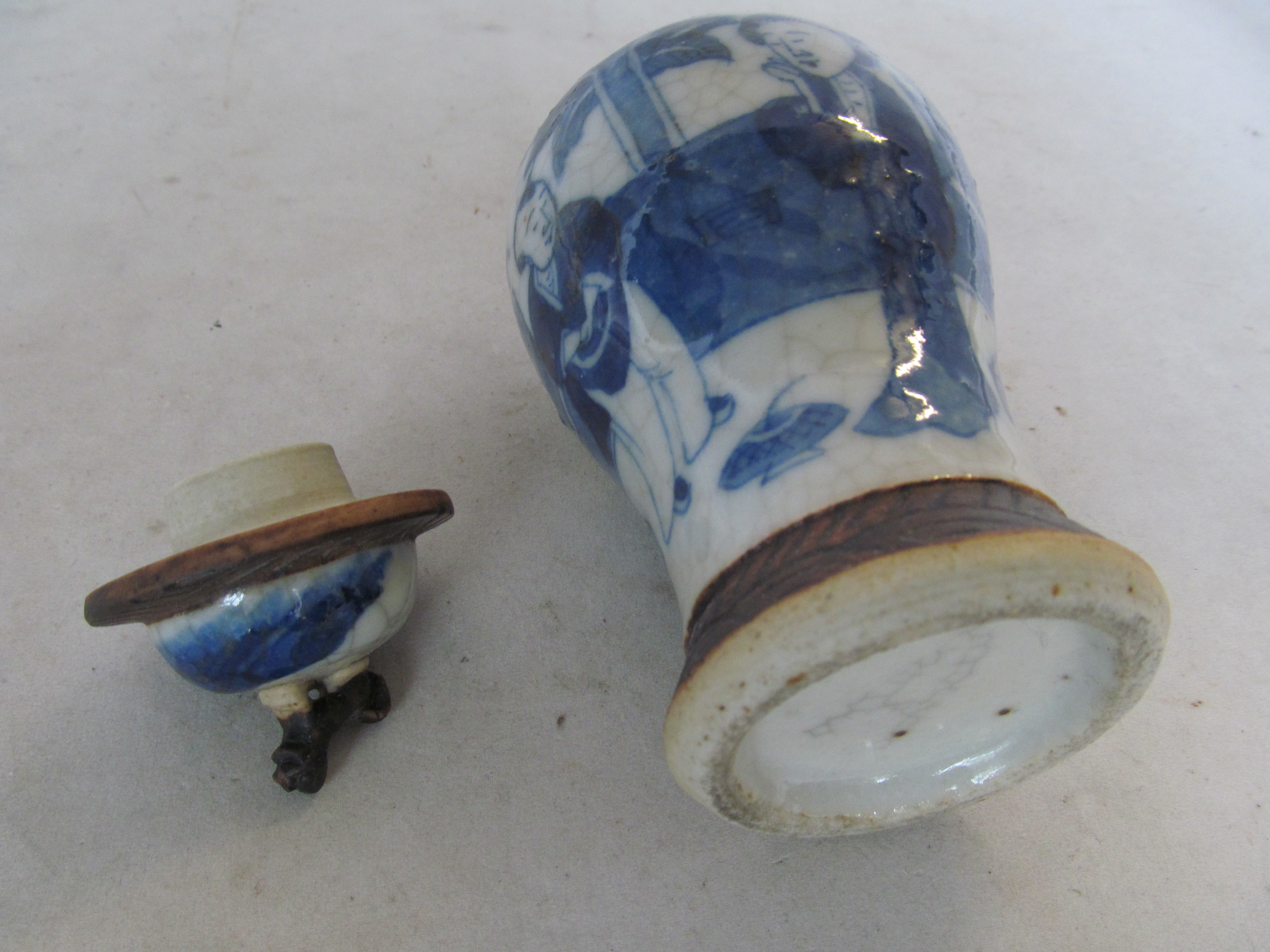 Three blue and white oriental vases (sa/f) and a bowl - Bild 6 aus 13