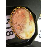 A 9ct gold mounted cameo.