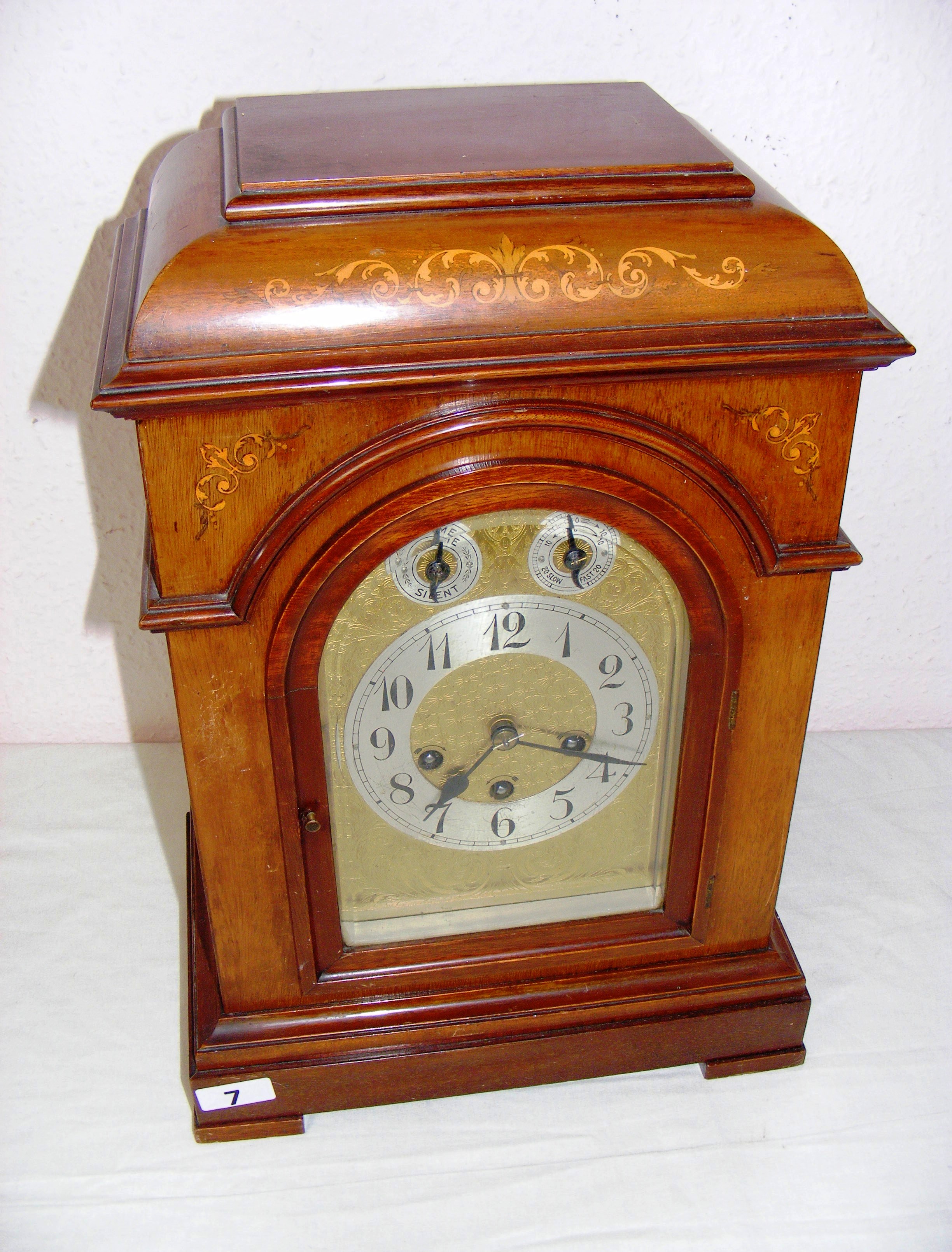 A Junghans B10 movement quarter Westminster chime mahogany cased bracket clock measuring 17" tall. - Image 2 of 3