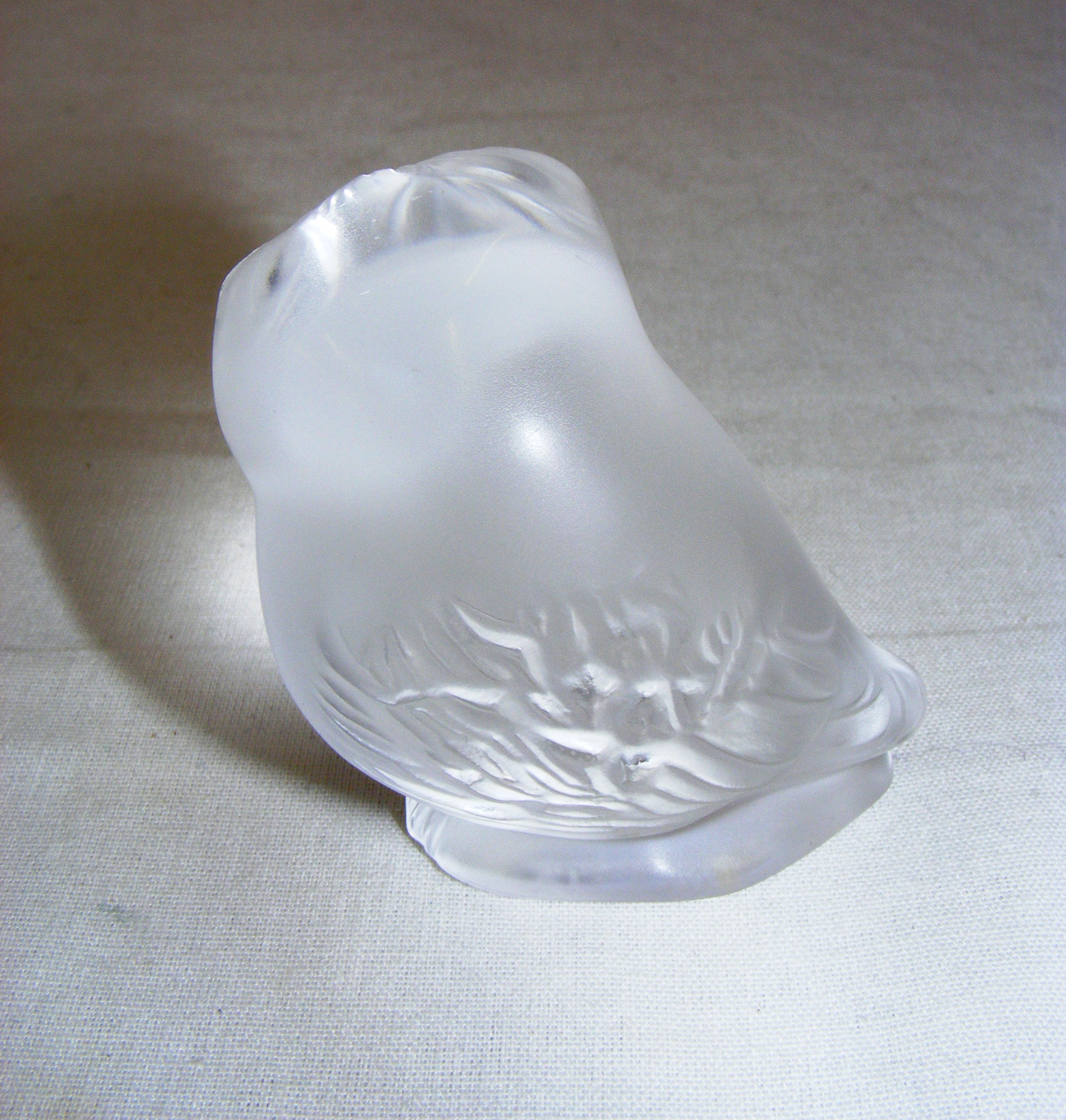 A Lalique frosted glass figurine of an owl, measuring 6cm tall, signed to the base. - Image 2 of 3