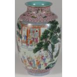 A CHINESE FAMILLE ROSE DECORATED PORCELAIN VASE