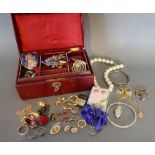 A Collection of Costume Jewellery to include rings, brooches, earrings and other items