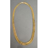 A 9ct. Gold Fringe Necklace of Graduating Form, 23.8 gms