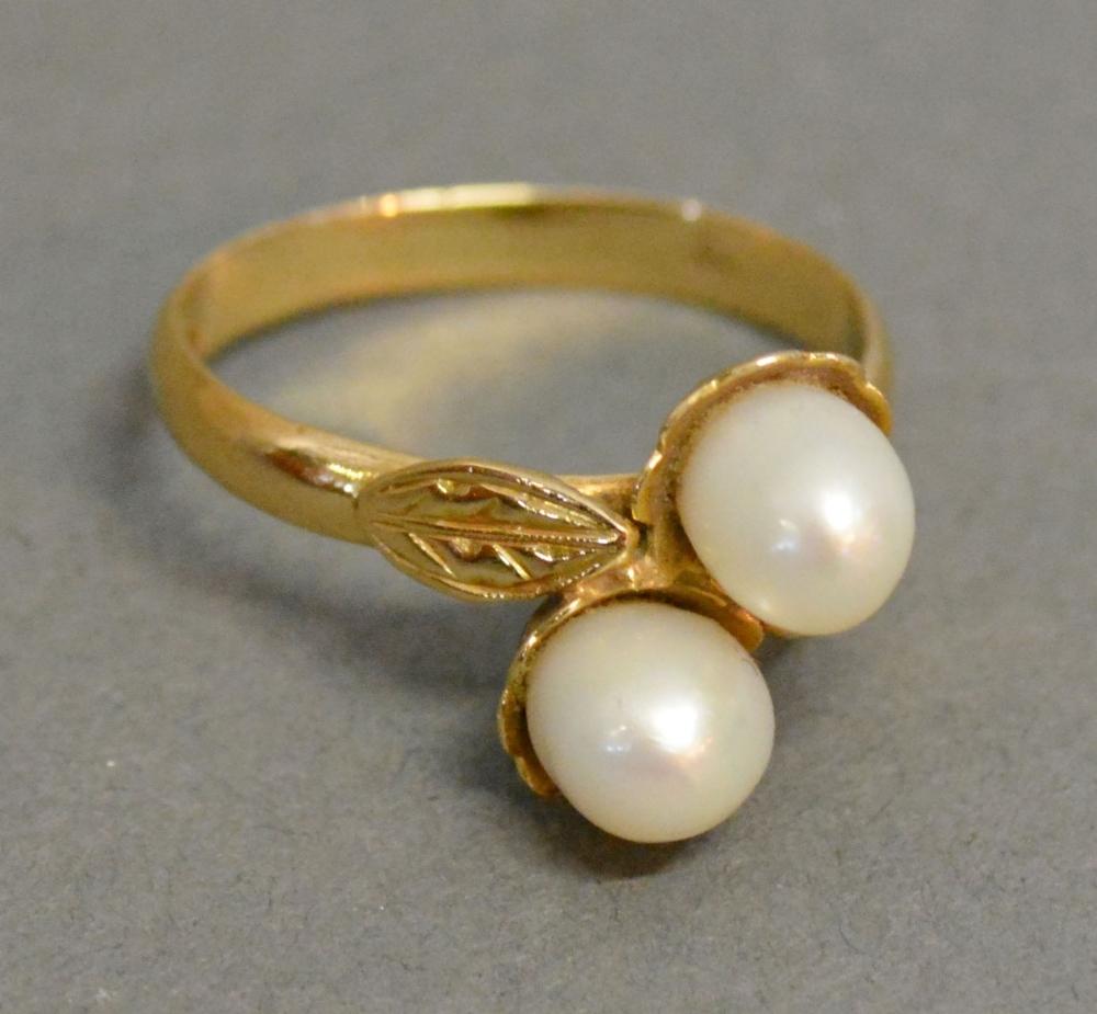 An 18ct. Yellow Gold Double Pearl Crossover Ring