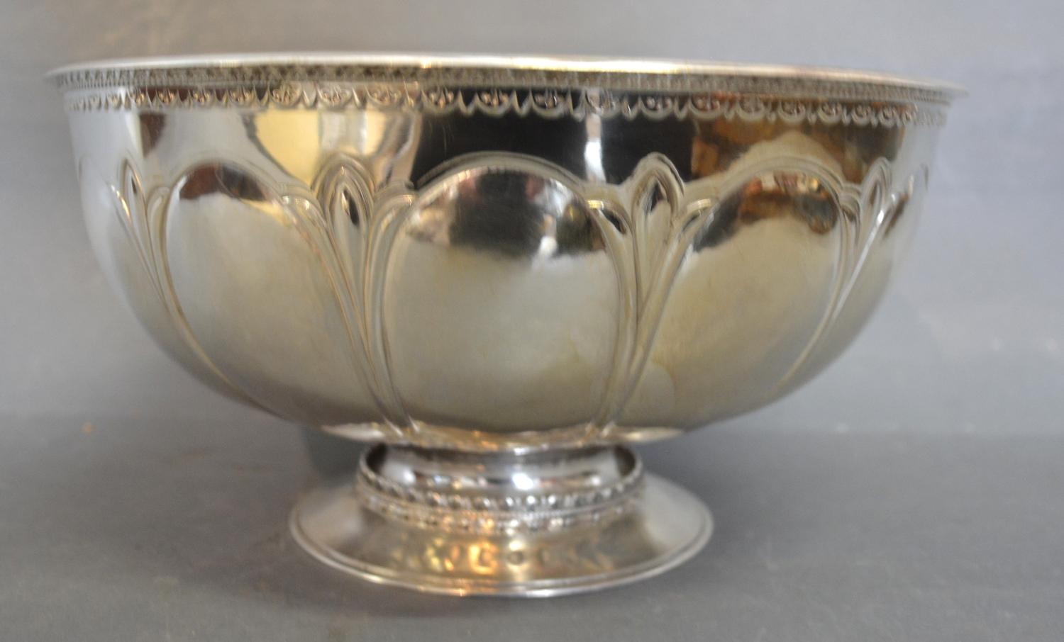 Guild of Handicraft A Large Silver Pedestal Bowl with stylised decoration, London 1930, retailed - Image 2 of 3