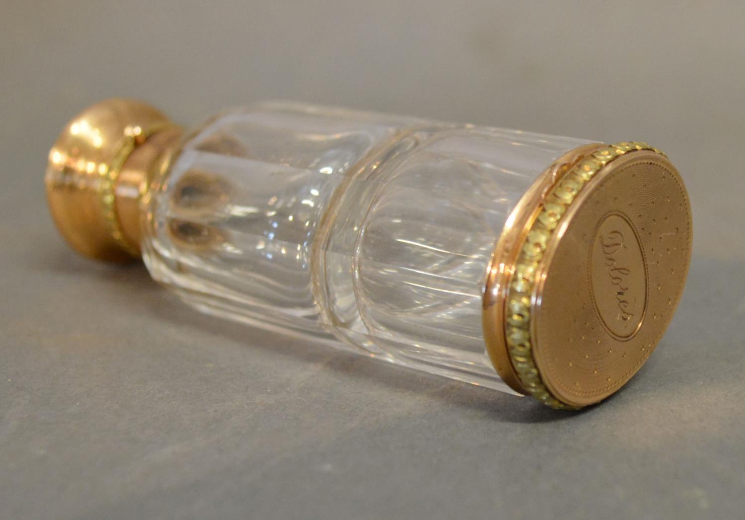 A Yellow Metal Scent Bottle/Vinaigrette with cut glass body, 8 cms long - Image 2 of 2