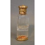 A Yellow Metal Scent Bottle/Vinaigrette with cut glass body, 8cm long