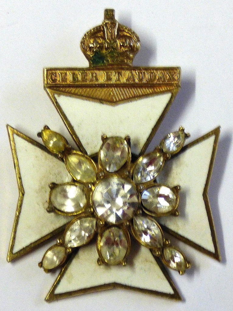 British King's Royal Rifle Corps sweetheart brooch, gilt metal with enamel and stones set in. KC, an - Image 2 of 4