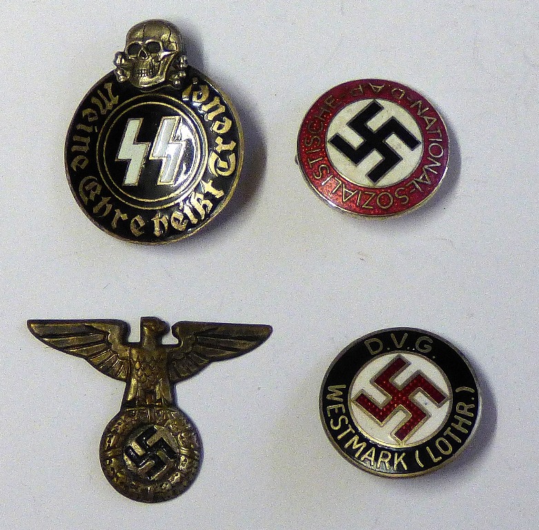 WWII German SS 'Meine Ehre heist Treue!' (My Honor is Loyalty!) Membership badge, D.V.G. Westmark (