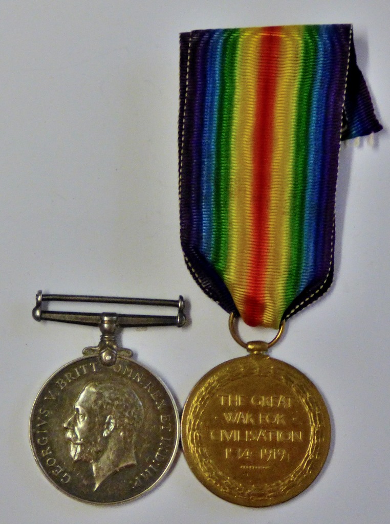 WWI Machine Gun Corps pair to Pte. 2876 H.E. Osborne, War Medal and Victory Medal. GEF