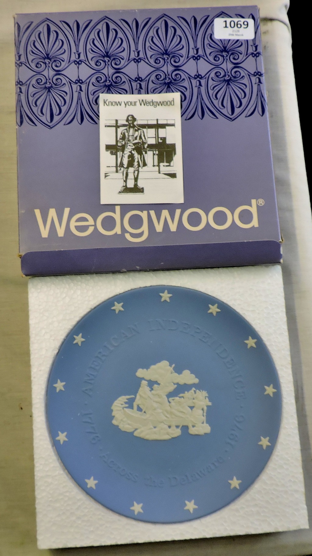 Wedgwood Plate - A Limited Edition 11" commemorative plate issued in 1977 to mark the 100th - Image 4 of 5