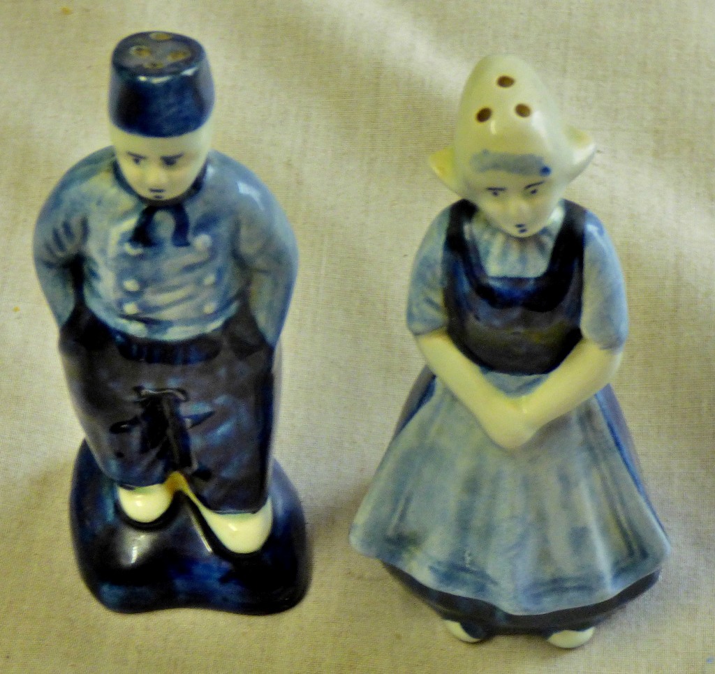 Deifts - salt and pepper pots porcelain in excellent condition