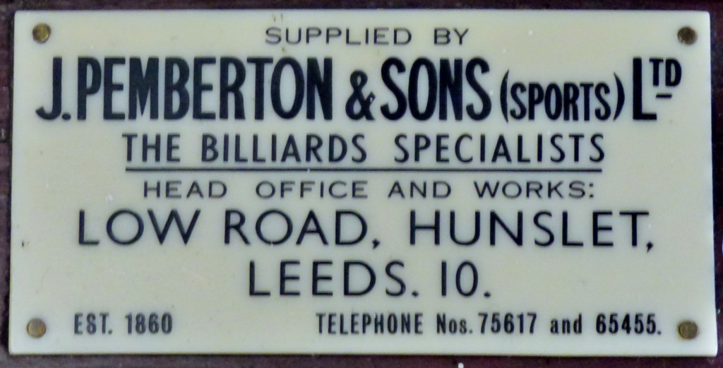 An antique oak and brass score board by J Pemberton + Sons (Sports) Ltd, Leeds -est. 1860 - Image 2 of 3