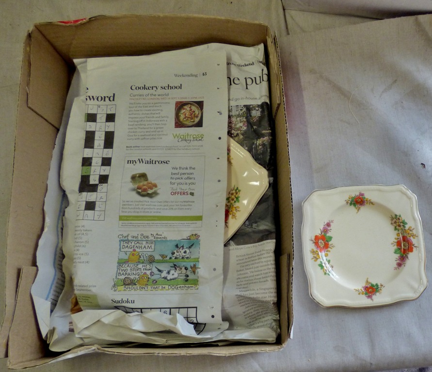 Plates (4) and serving plate (4) Vintage Alfred Meakin, England, in good condition