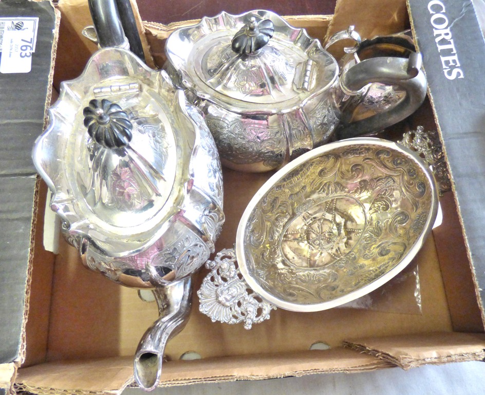 White Metal-Tea/coffee set- English white metal tea/coffee set (4) Pieces