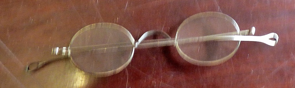 Vintage Reading Glasses - wire frame, in good condition.