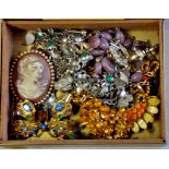 Jewellery - Mix lot - in a beautifully decorated tin box - includes necklaces, brooches etc