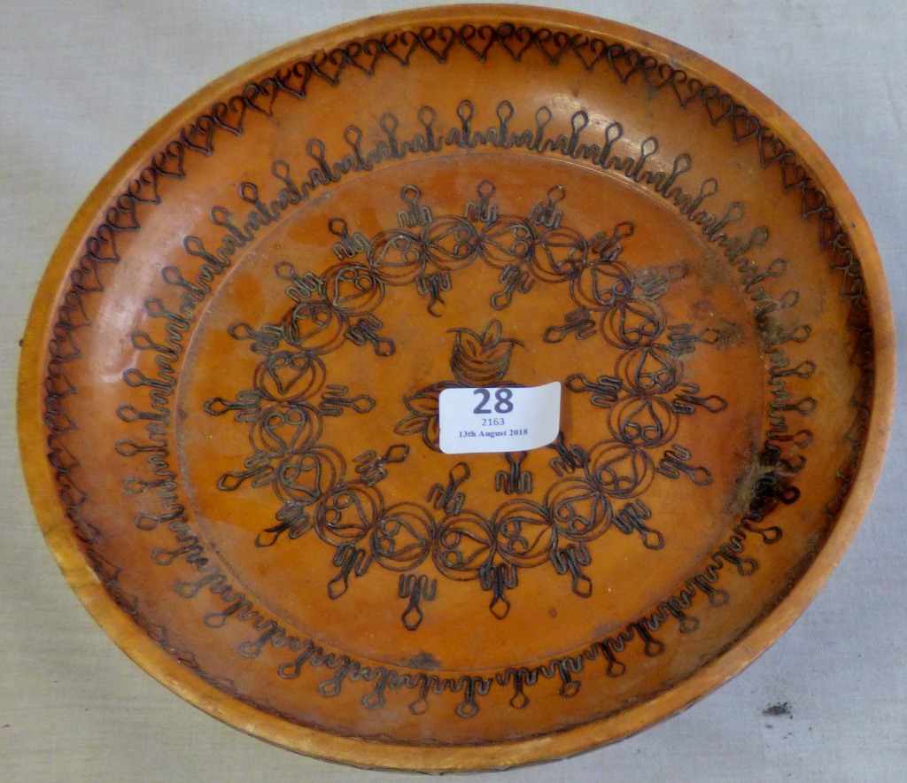 Wooden Dish Teak - with decorative pattern